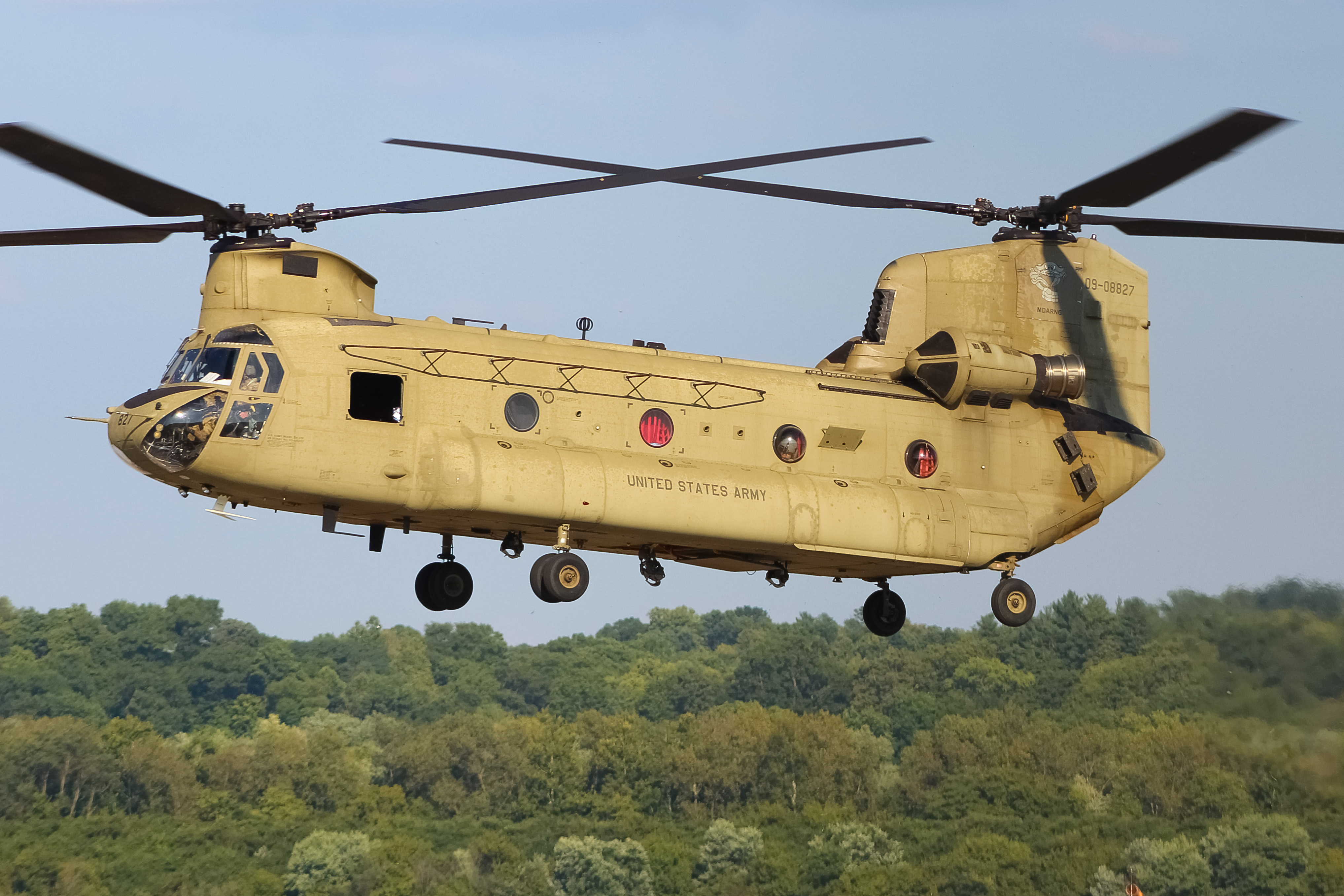 Full size: USA - United States Army Boeing CH-47 Chinook 09-08827 at Cincinnati Municipal Airport/Lunken Field
