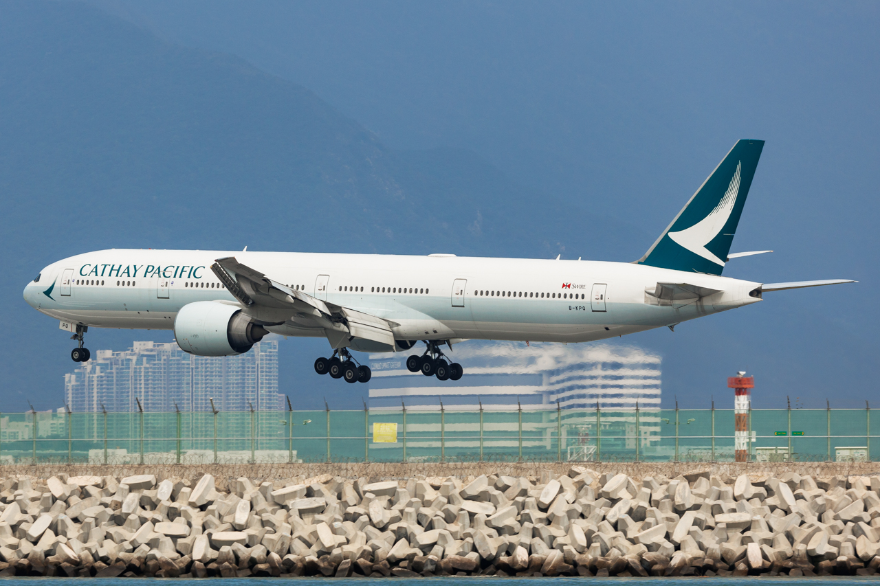 Full size: Cathay Pacific Boeing 777-300ER B-KPQ at Hong Kong International Airport