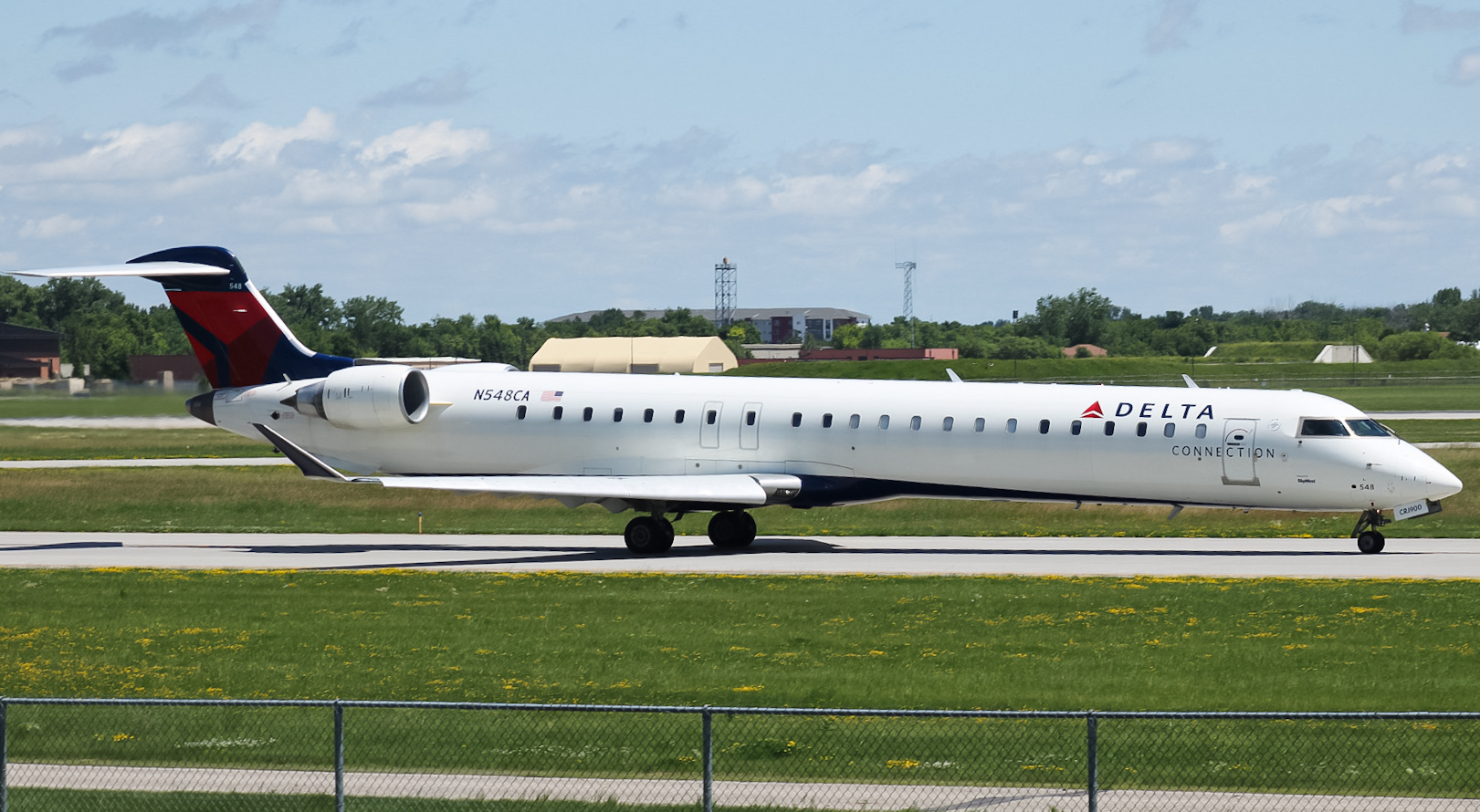 Full size: Delta Connection Mitsubishi CRJ-900 N548CA at Hector International Airport