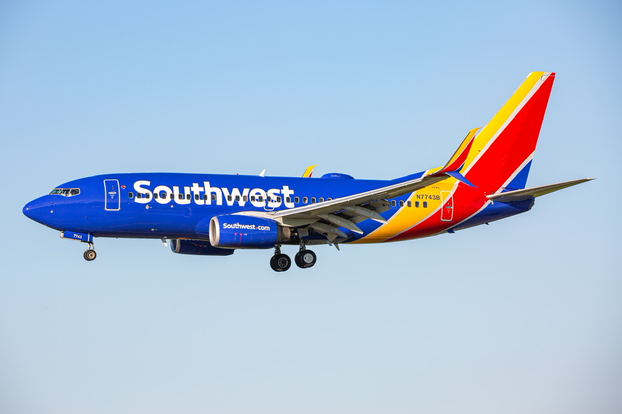 Full size: Southwest Airlines Boeing 737-700 N7743B at Baltimore/Washington International Thurgood Marshall Airport