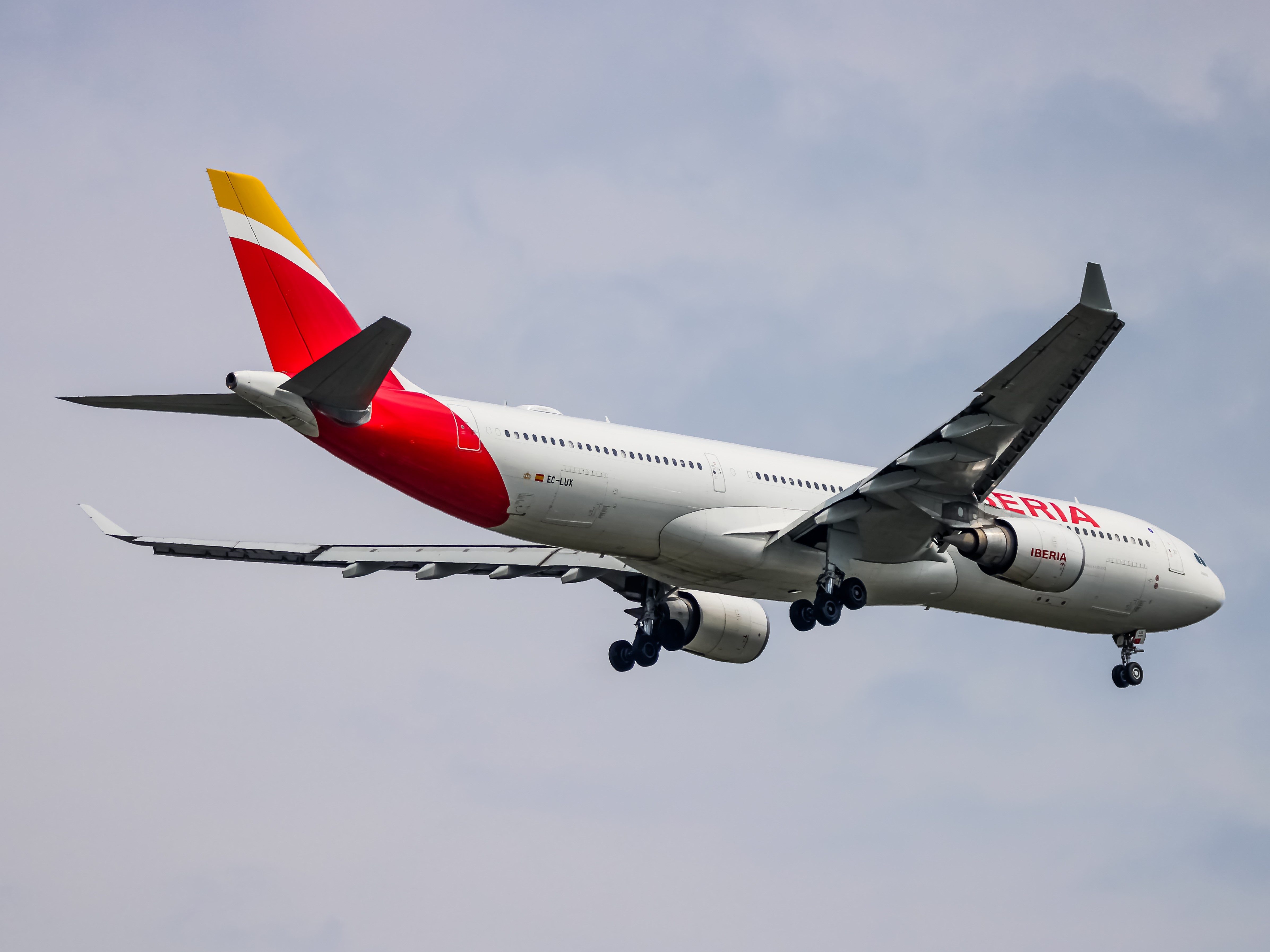 Full size: Iberia Airbus A330-300 EC-LUX at Washington Dulles International Airport