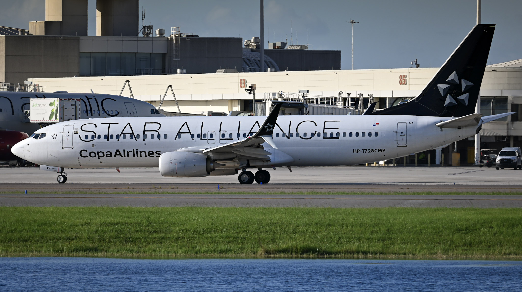 Full size: Copa Airlines Boeing 737-800 HP-1728CMP at Orlando International Airport