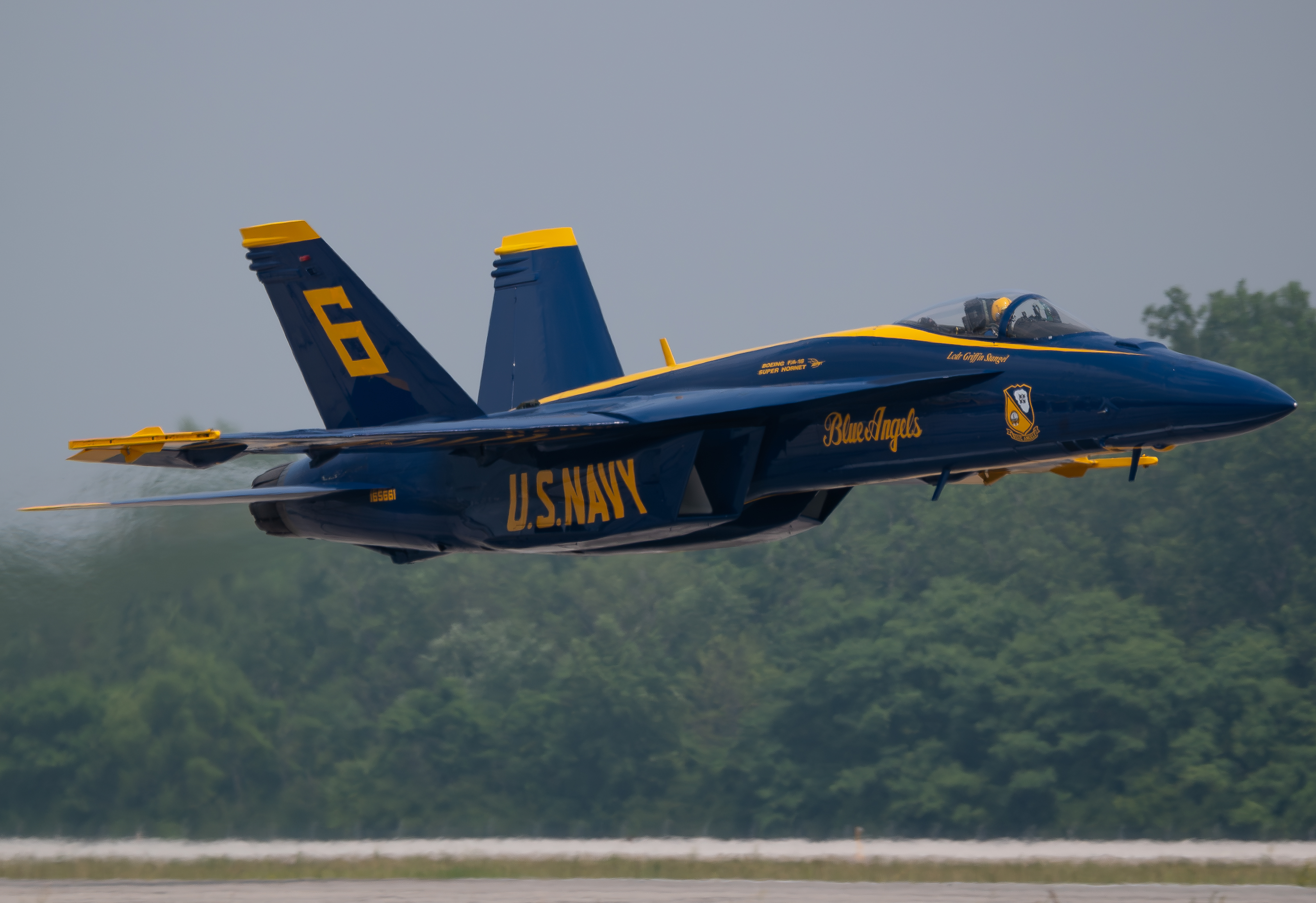 Full size: Blue Angels Boeing F/A-18E/F Super Hornet 165661 at Rickenbacker International Airport