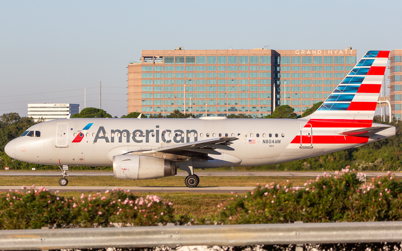 Full size: American Airlines Airbus A319 N804AW at Tampa International Airport