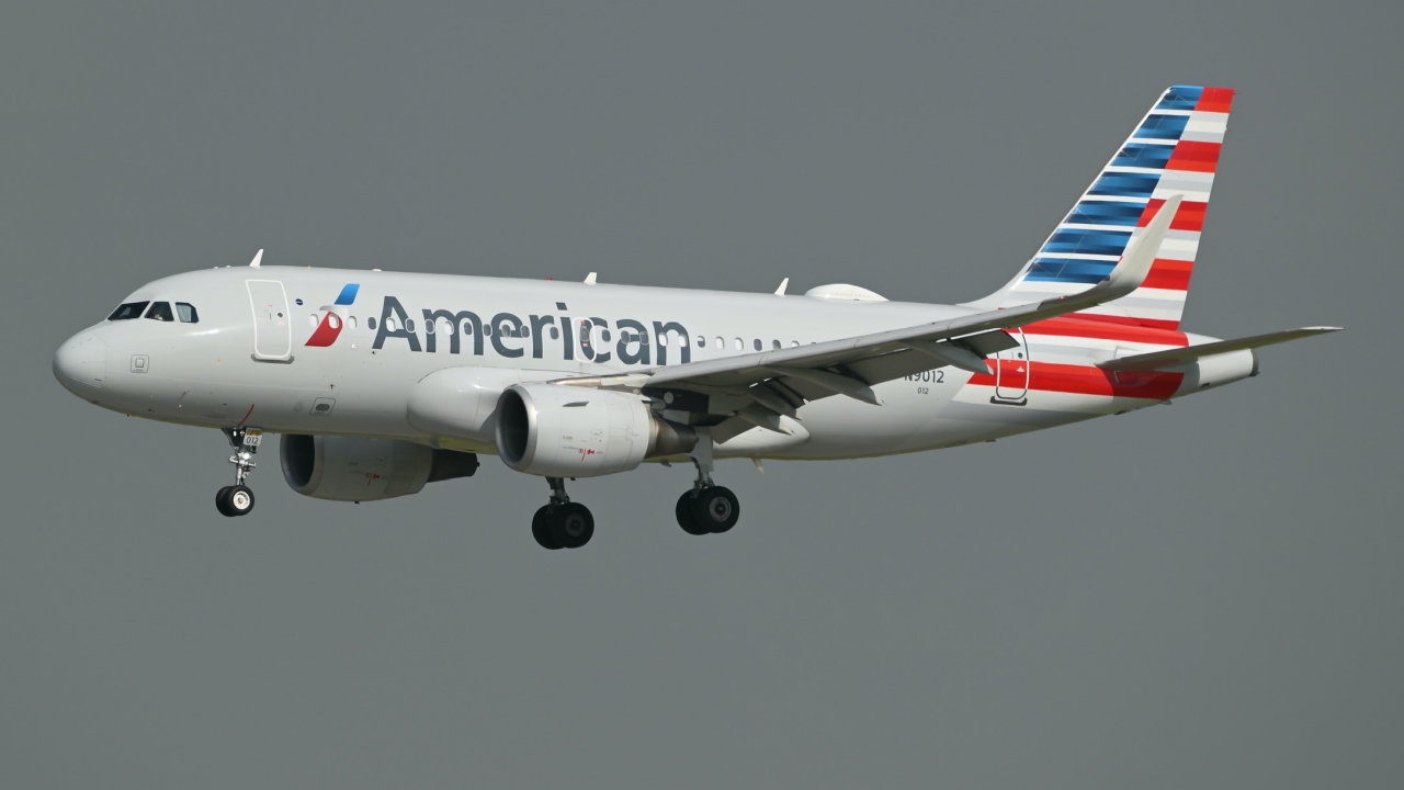 Full size: American Airlines Airbus A319 N9012 at Dallas-Fort Worth International Airport