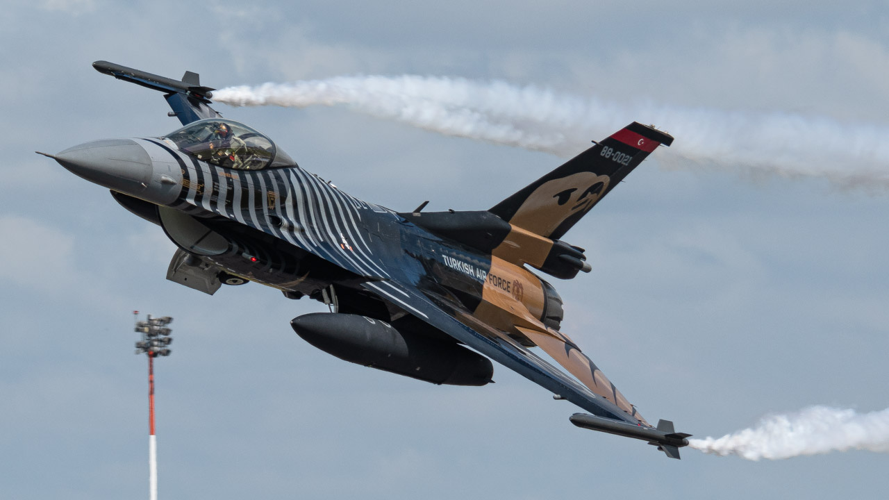 Full size: Turkish Air Force General Dynamics F-16 Fighting Falcon 88-0021 at Fairford Airport