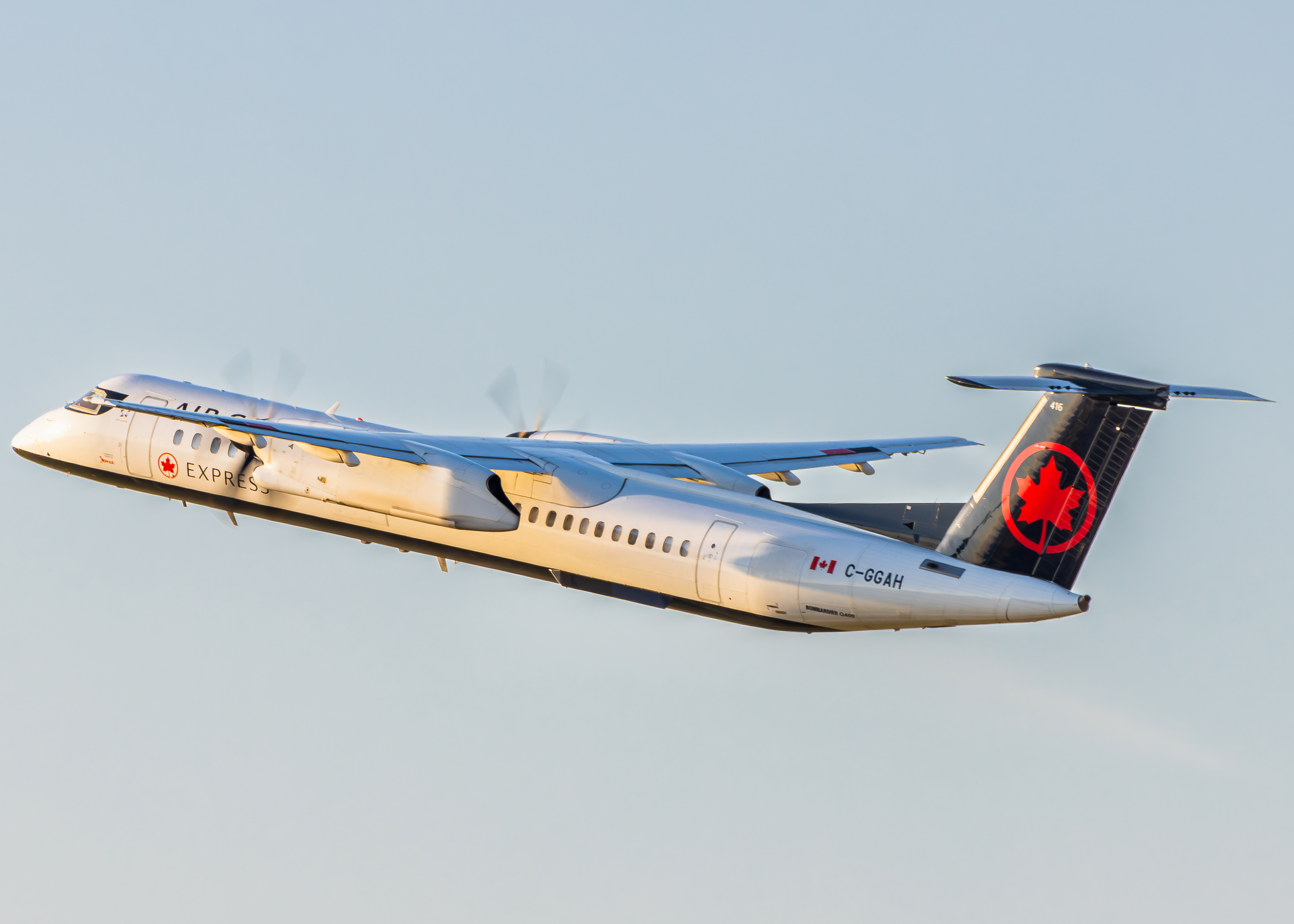 Full size: Air Canada Express De Havilland DHC-8 C-GGAH at Portland International Airport
