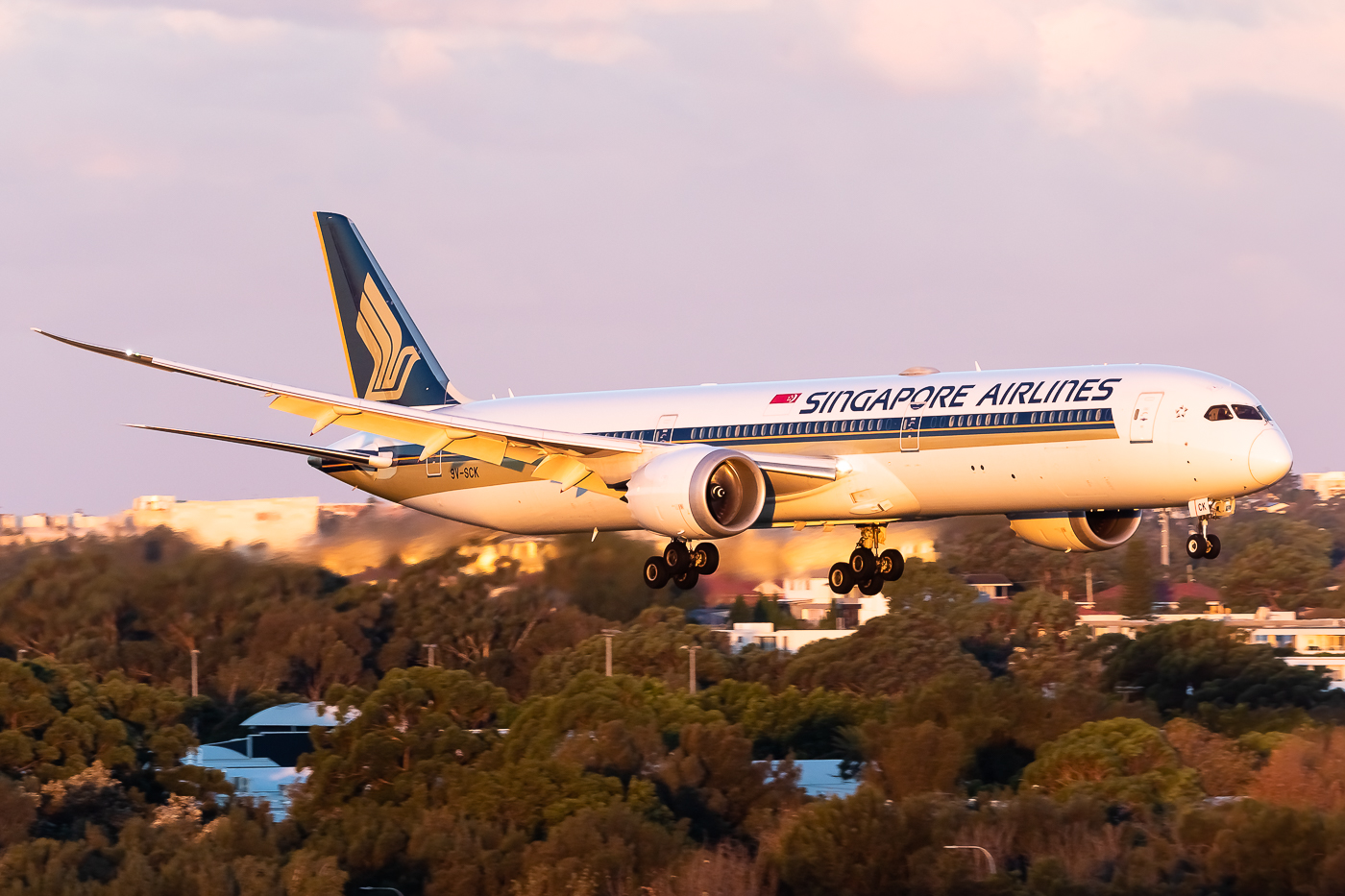 Full size: Singapore Airlines Boeing 787-10 9V-SCK at Sydney Kingsford Smith Airport