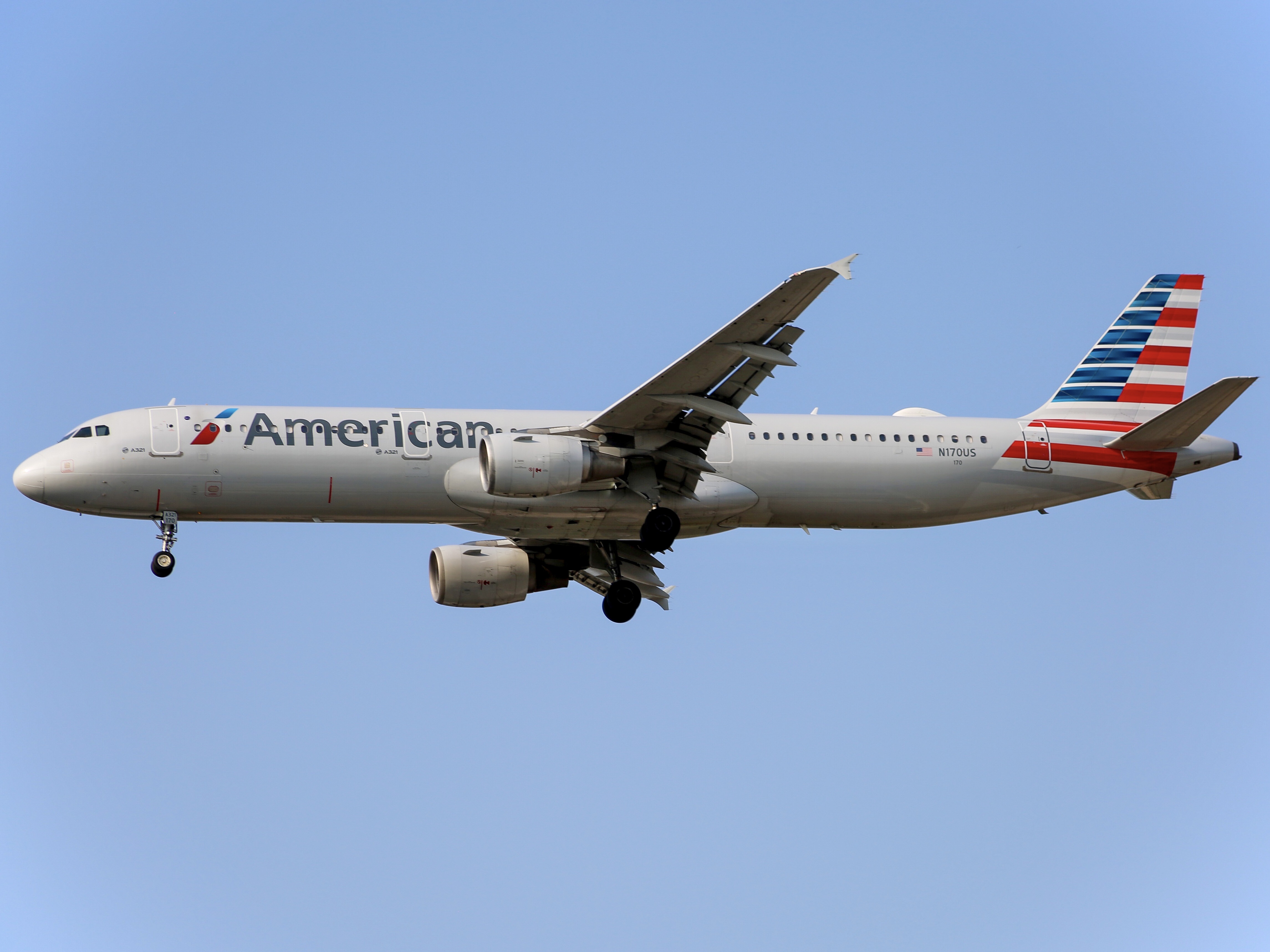 Full size: American Airlines Airbus A321-200 N170US at Baltimore/Washington International Thurgood Marshall Airport