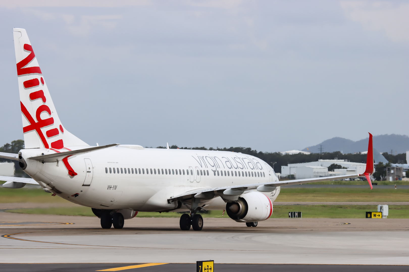 Full size: Virgin Australia Boeing 737-800 VH-YIV at Brisbane Airport