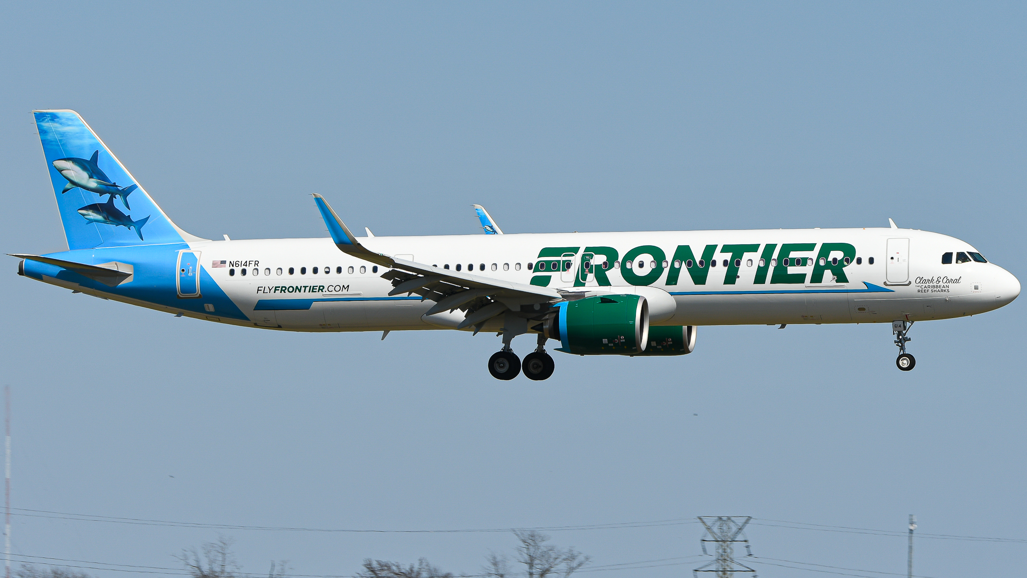 Full size: Frontier Airlines Airbus A321NEO N614FR at Cincinnati/Northern Kentucky International Airport