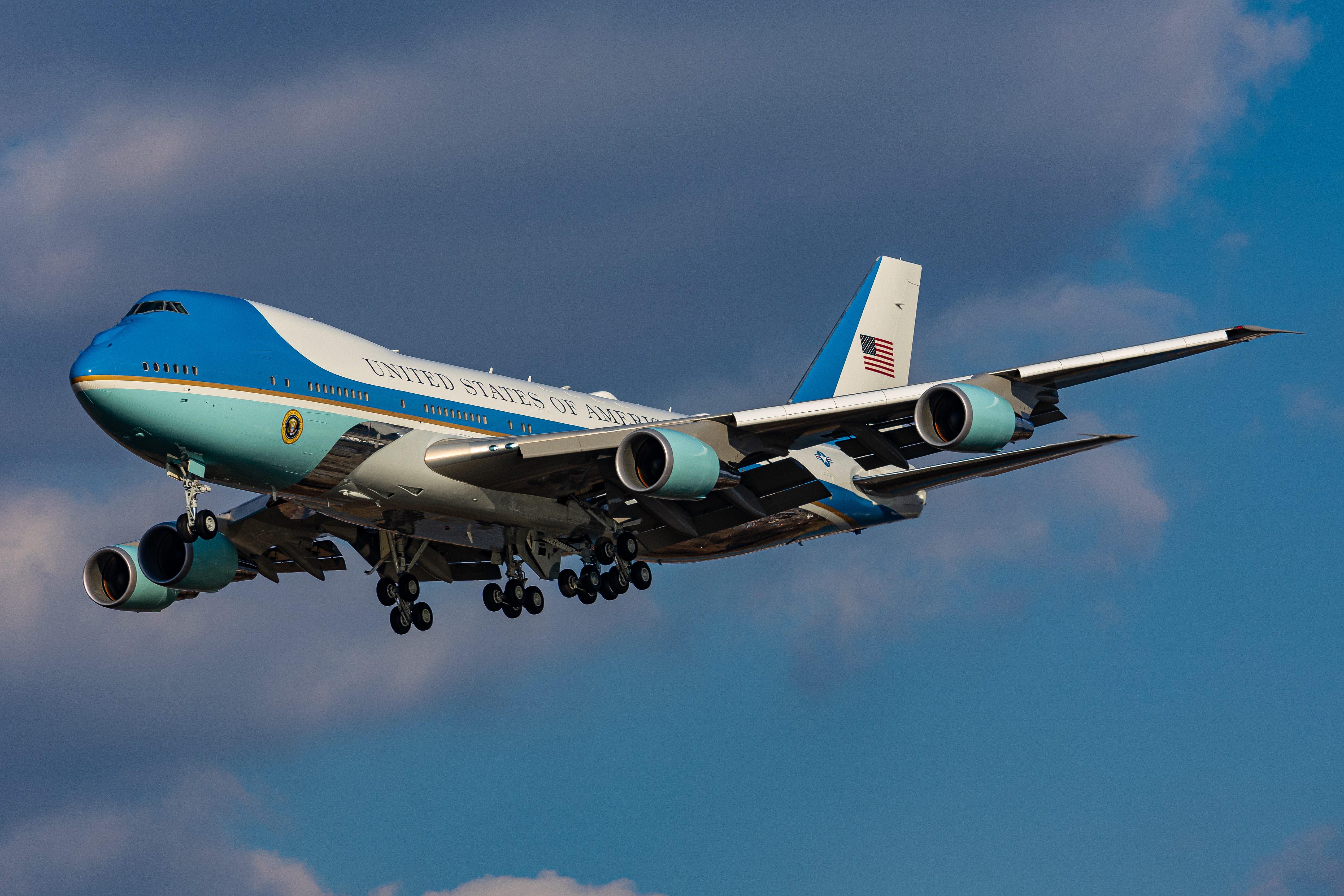 Full size: United States Air Force Boeing VC-25A 92-9000 at Philadelphia International Airport