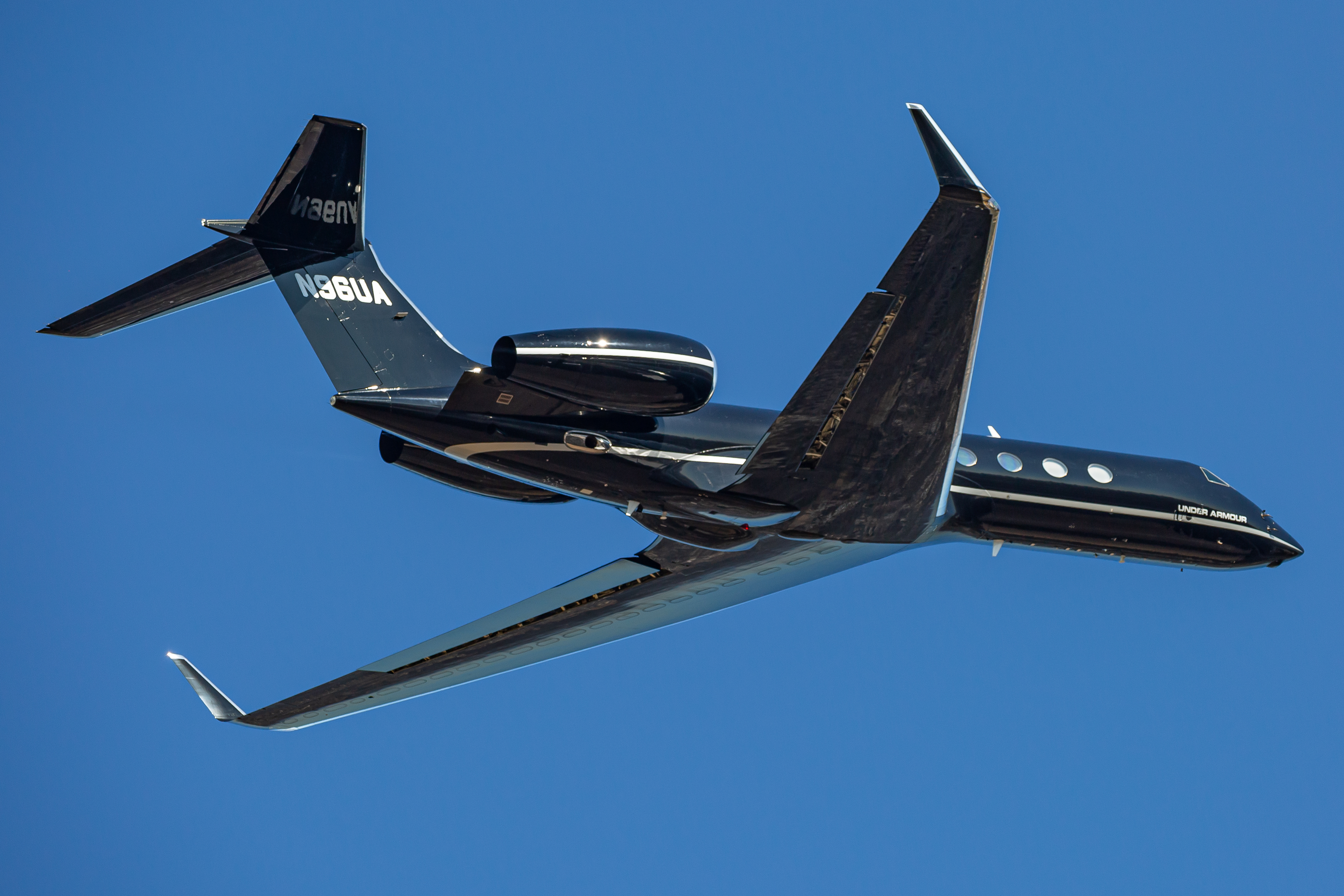 Full size: Under Armour Gulfstream G550 N96UA at Baltimore/Washington International Thurgood Marshall Airport