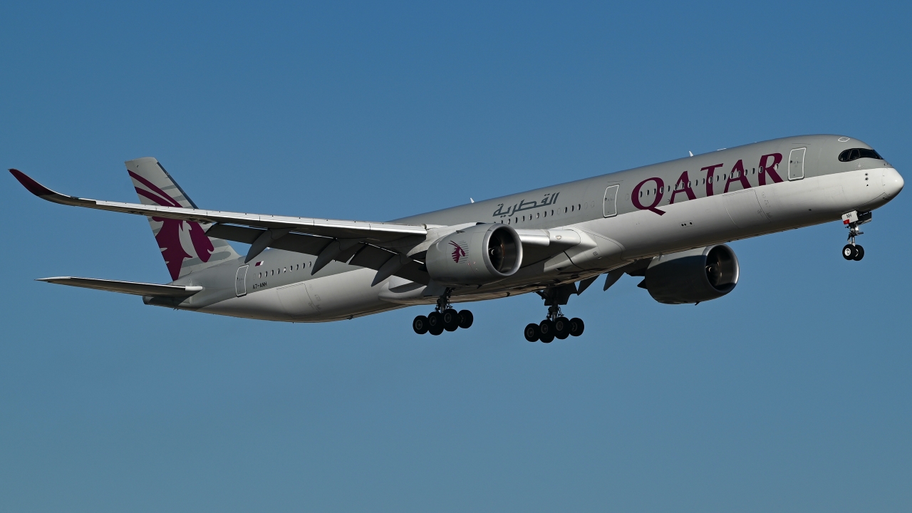 Full size: Qatar Airways Airbus A350-1000 A7-ANH at Dallas-Fort Worth International Airport