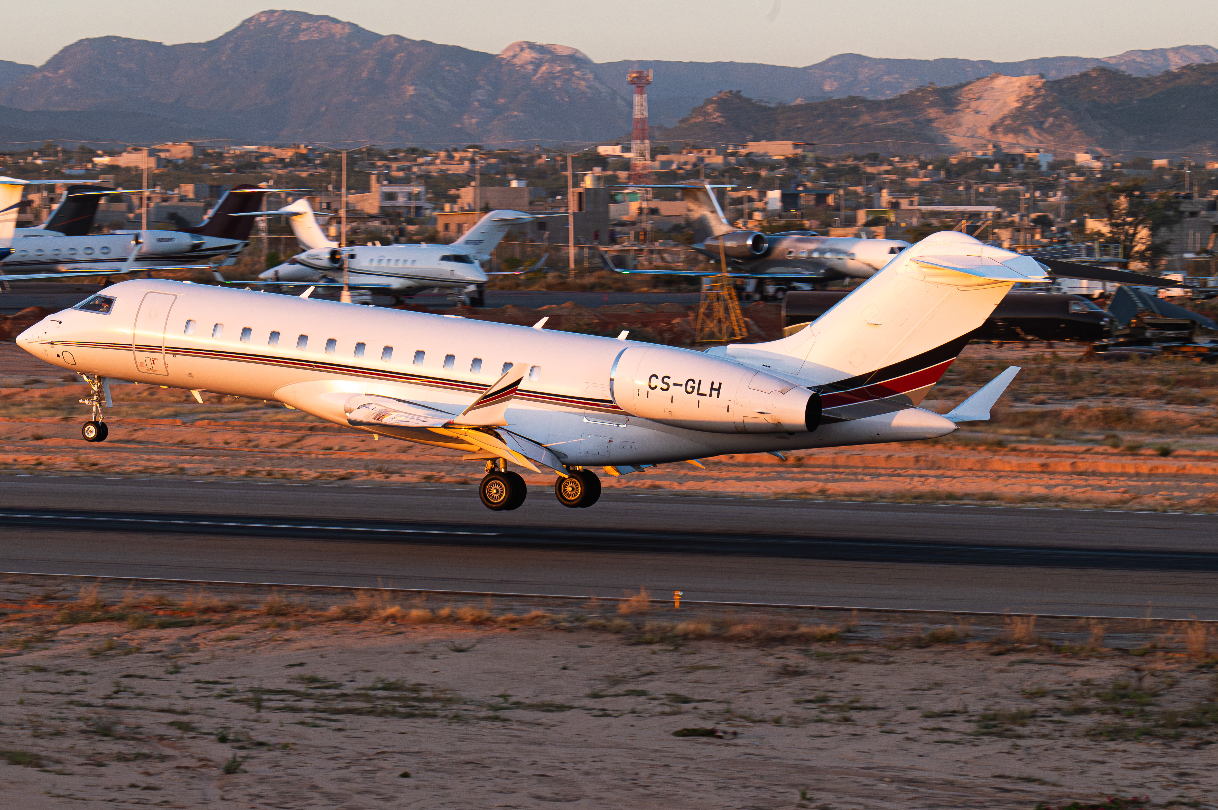 Full size: NetJets Bombardier Global 6000 CS-GLH at Aeropuerto de Cabo San Lucas Internacional