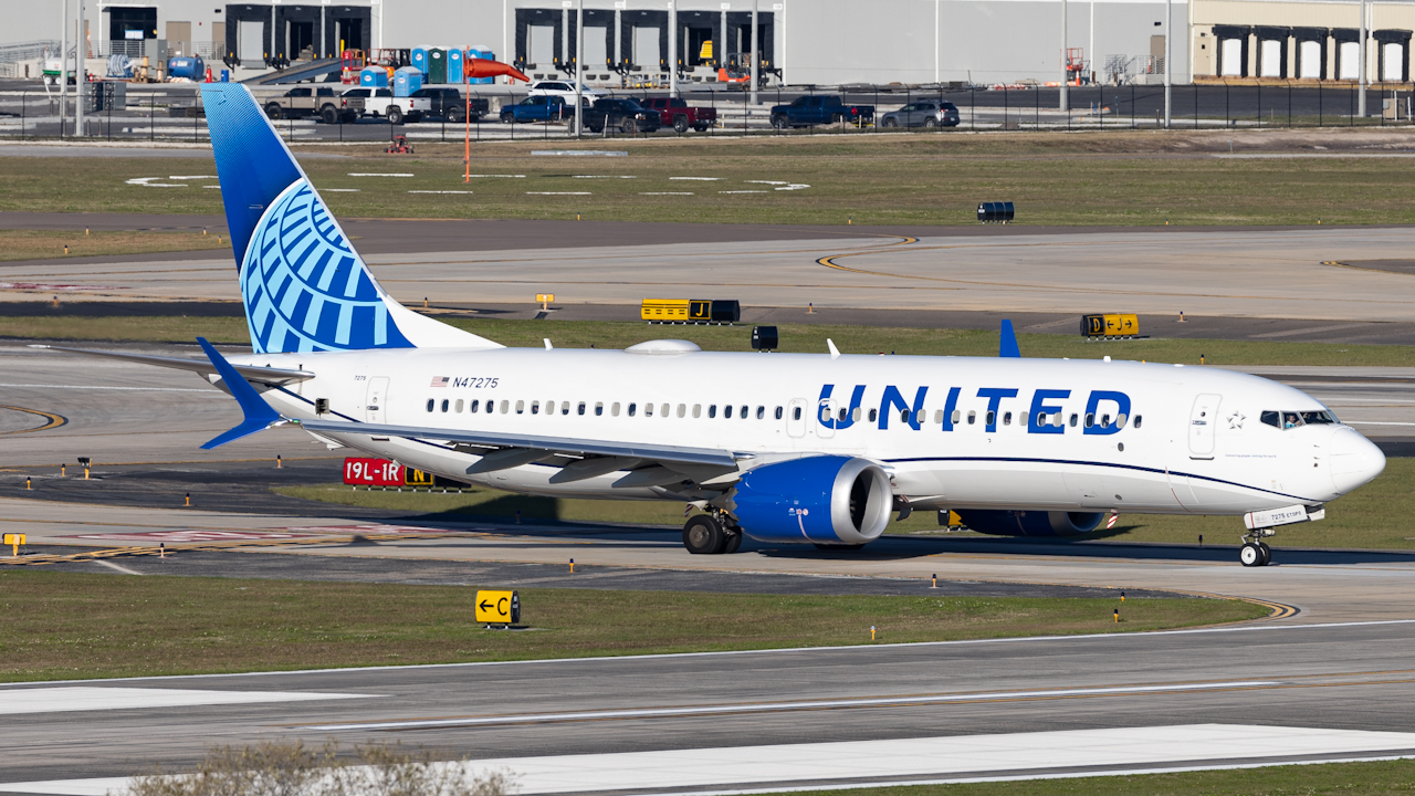 Full size: United Airlines Boeing 737 MAX 8 N47275 at Tampa International Airport