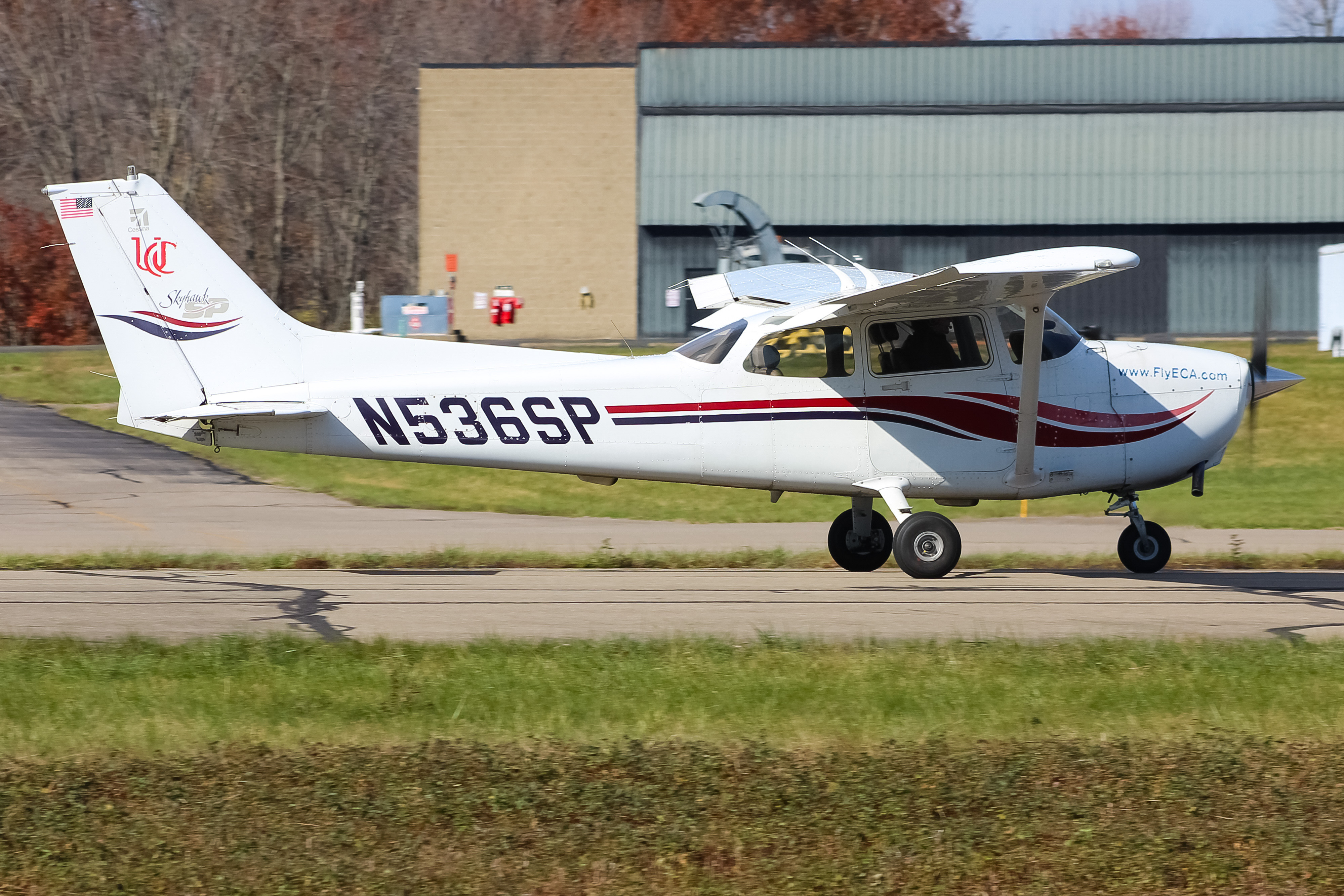 Full size: PRIVATE Cessna 172 N536SP at Clermont County Airport