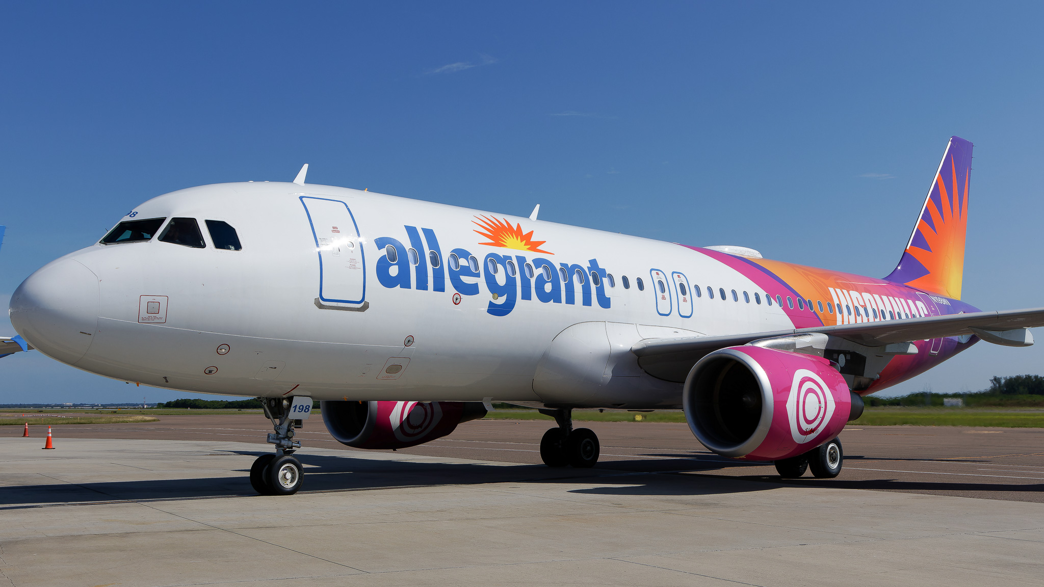 Full size: Allegiant Air Airbus A320 N198NV at St. Petersburg Clearwater International Airport
