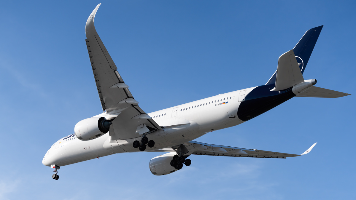 Full size: Lufthansa Airbus A350-900 D-AIVD at Vancouver International Airport