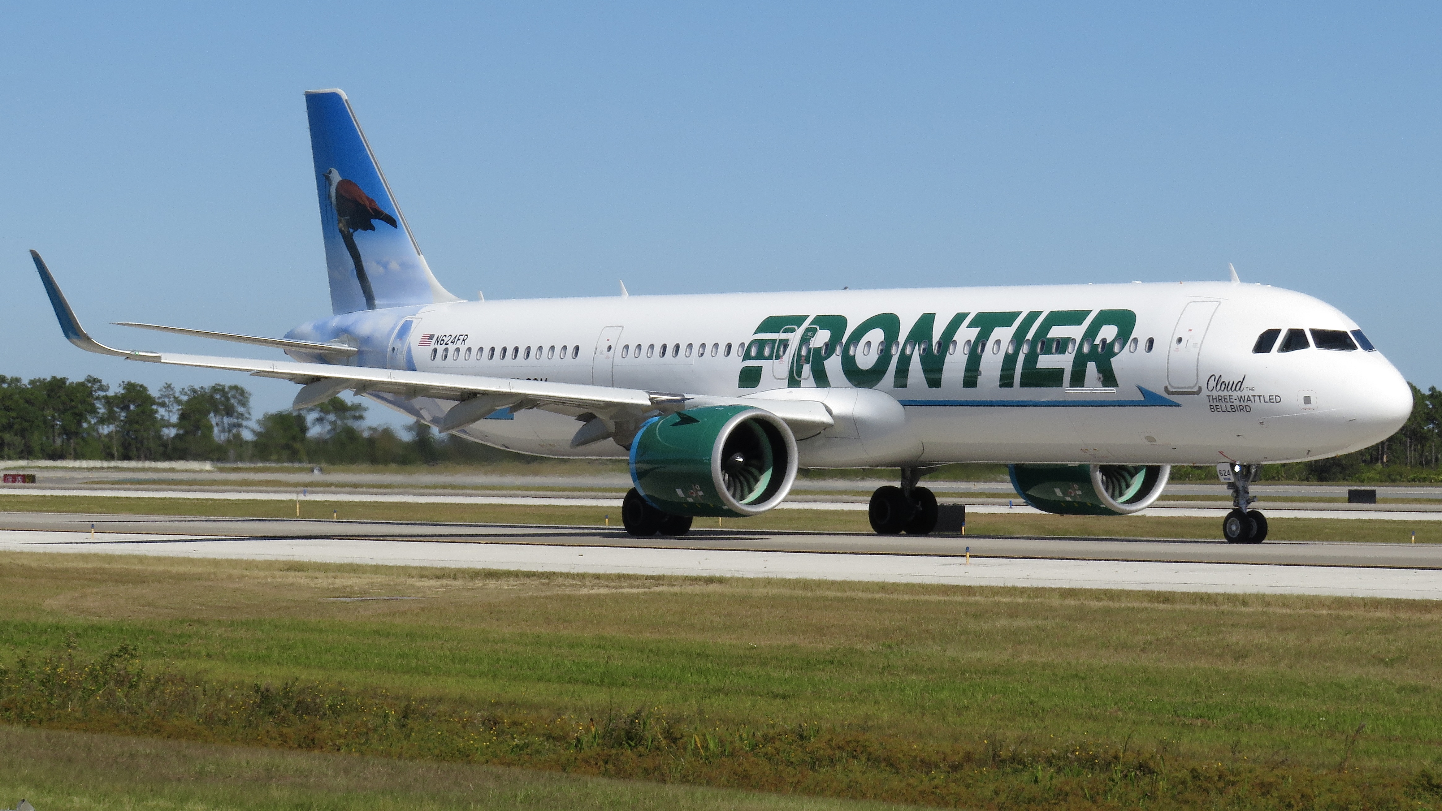Full size: Frontier Airlines Airbus A321NEO N624FR at Orlando International Airport