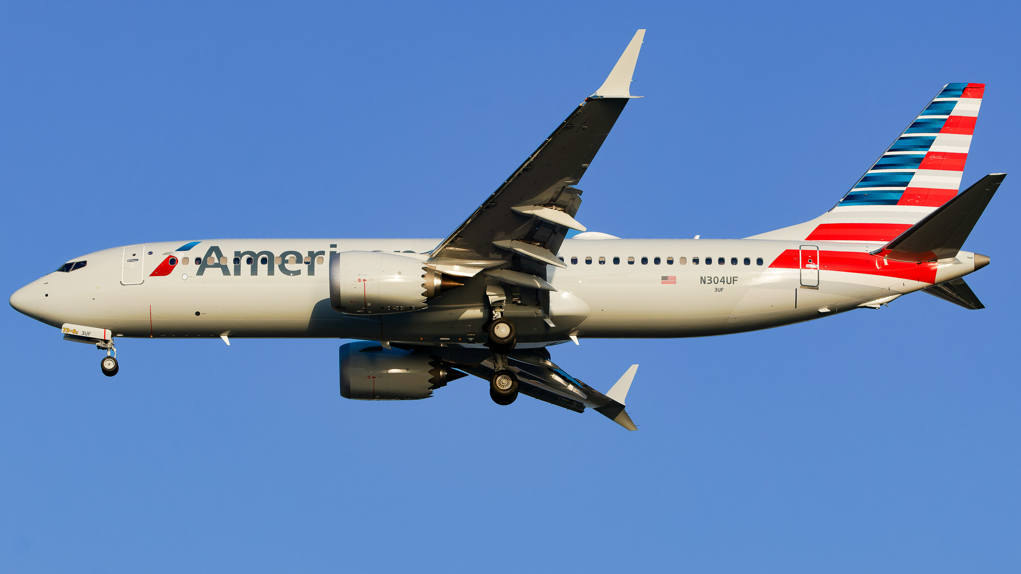 Full size: American Airlines Boeing 737 MAX 8 N304UF at Tampa International Airport