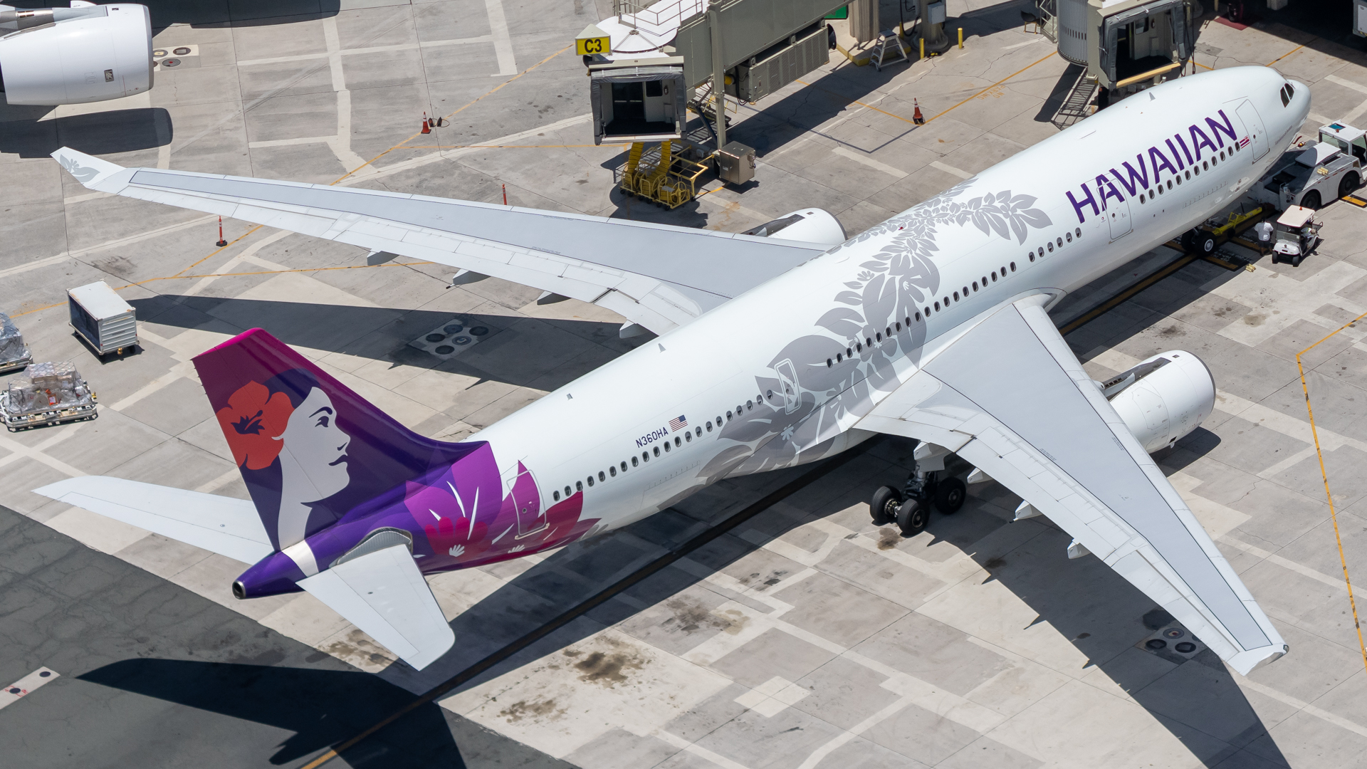 Full size: Hawaiian Airlines Airbus A330-200 N360HA at Daniel K Inouye International Airport