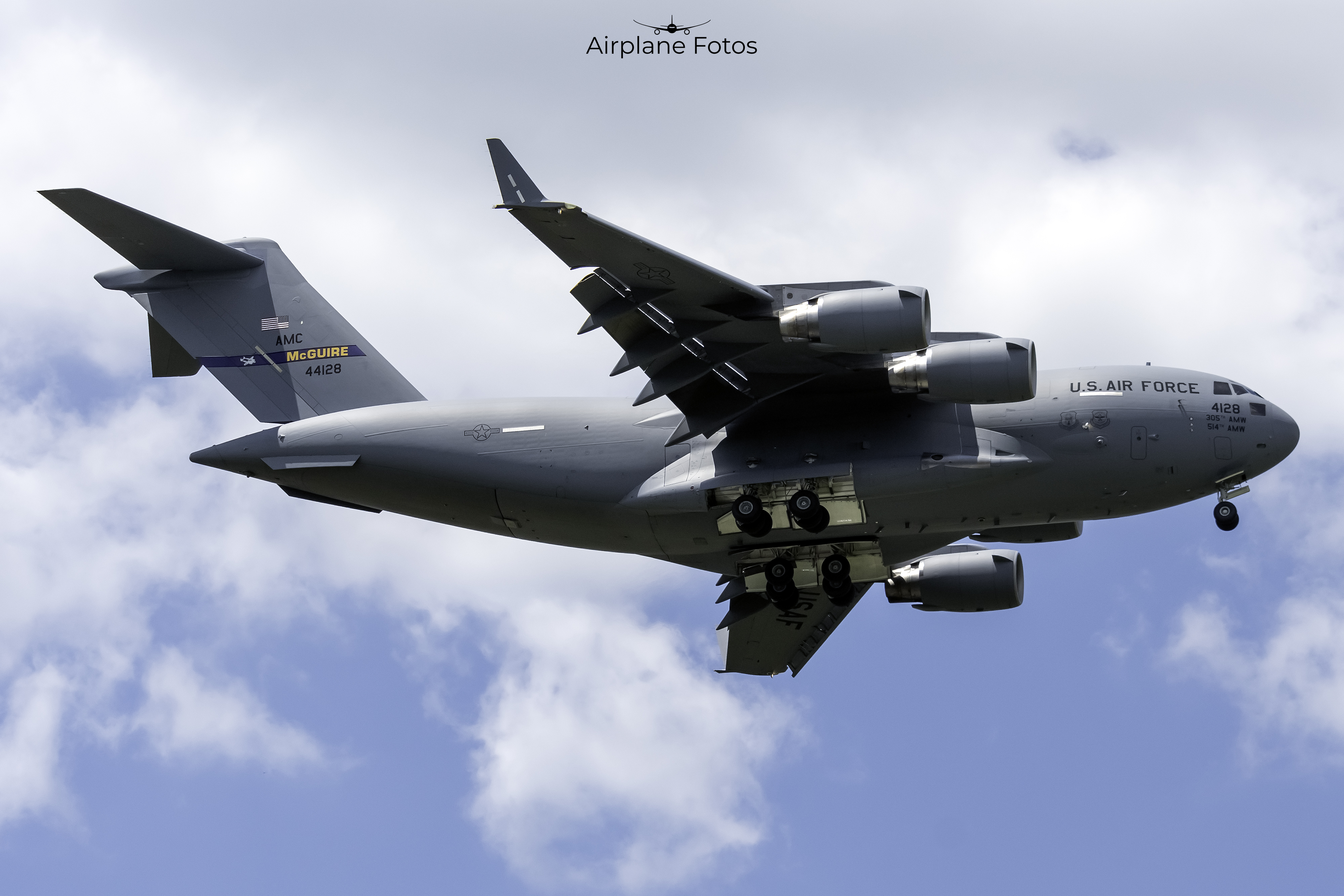 Full size: United States Air Force Boeing C-17A 04-4128 at McGuire Field (Joint Base Mc Guire Dix Lakehurst) Airport