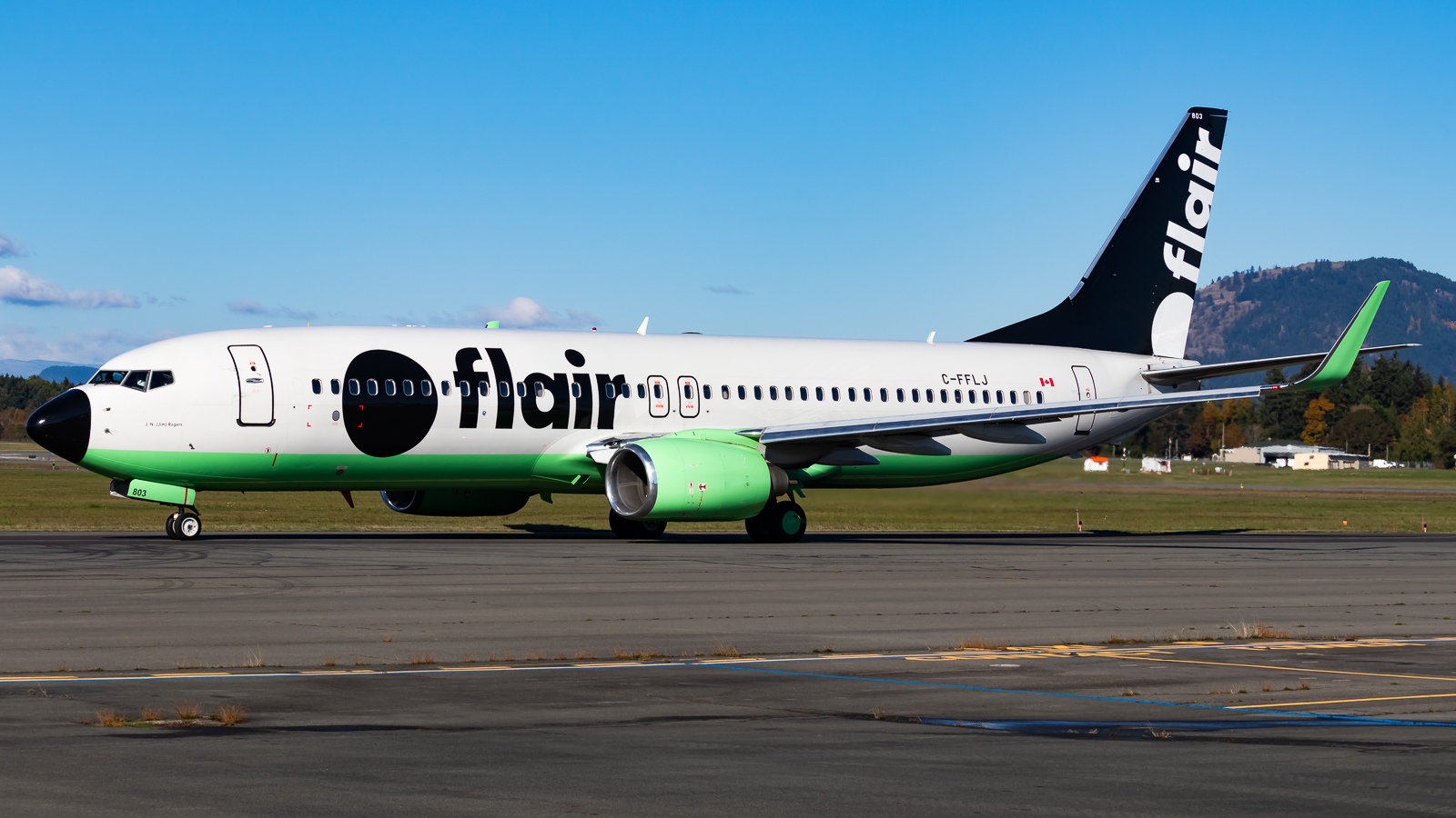 Full size: Flair Airlines Boeing 737-800 C-FFLJ at Victoria International Airport