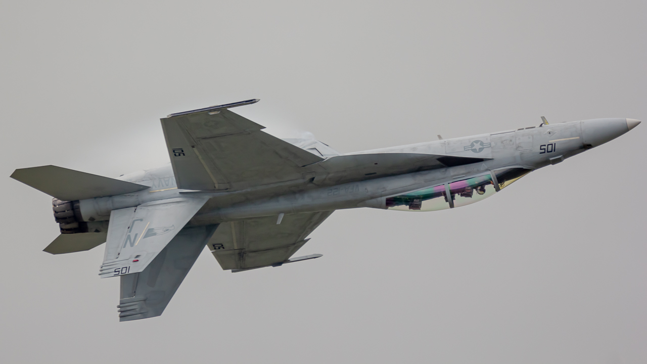 Full size: US Navy Boeing F/A-18E/F Super Hornet 166617 at James M Cox Dayton International Airport