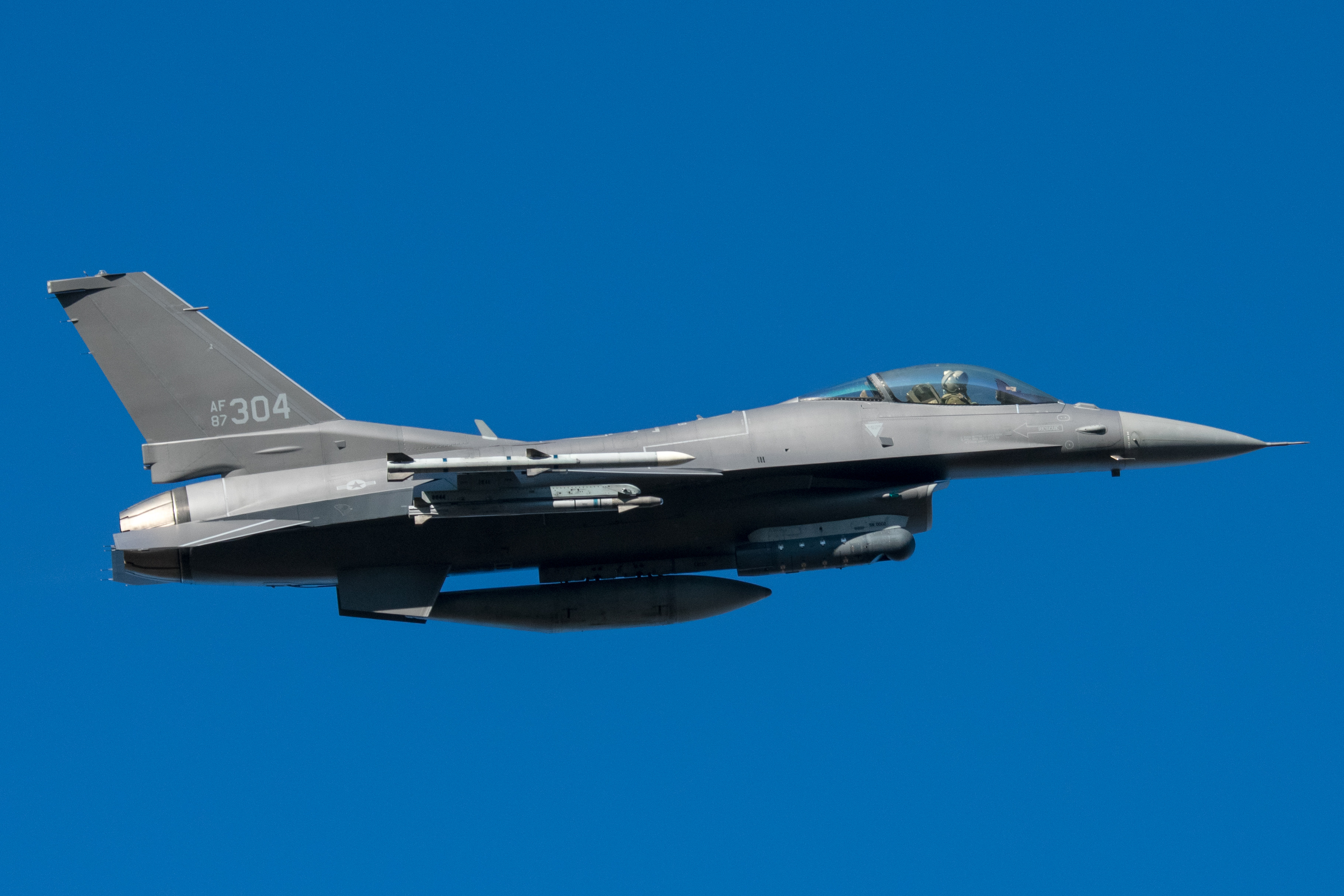 Full size: USAF - United States Air Force General Dynamics F-16 Fighting Falcon 87-0304 at Joint Base Andrews