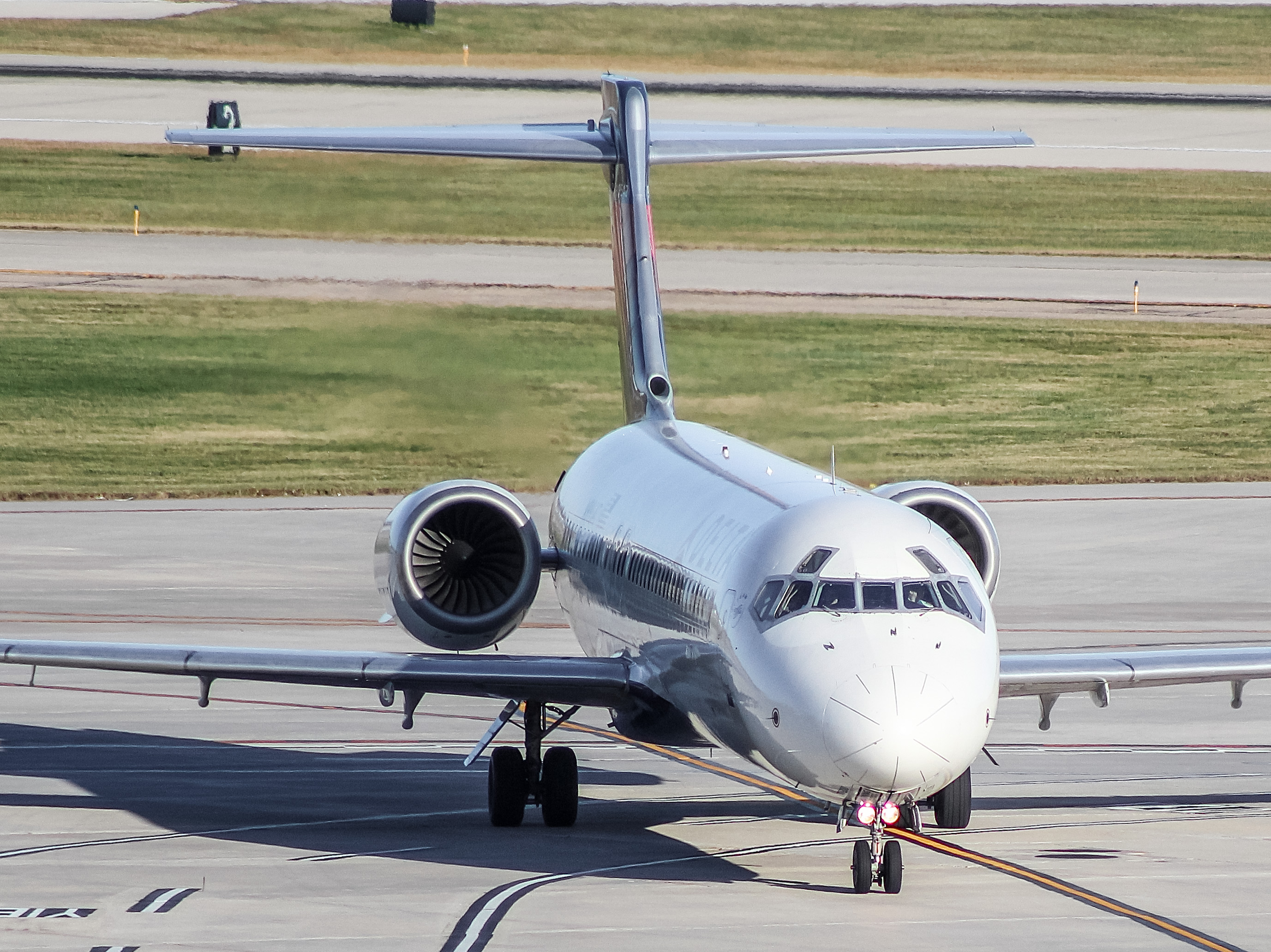 Full size: Delta Airlines Boeing 717-200 N996AT at General Mitchell International Airport