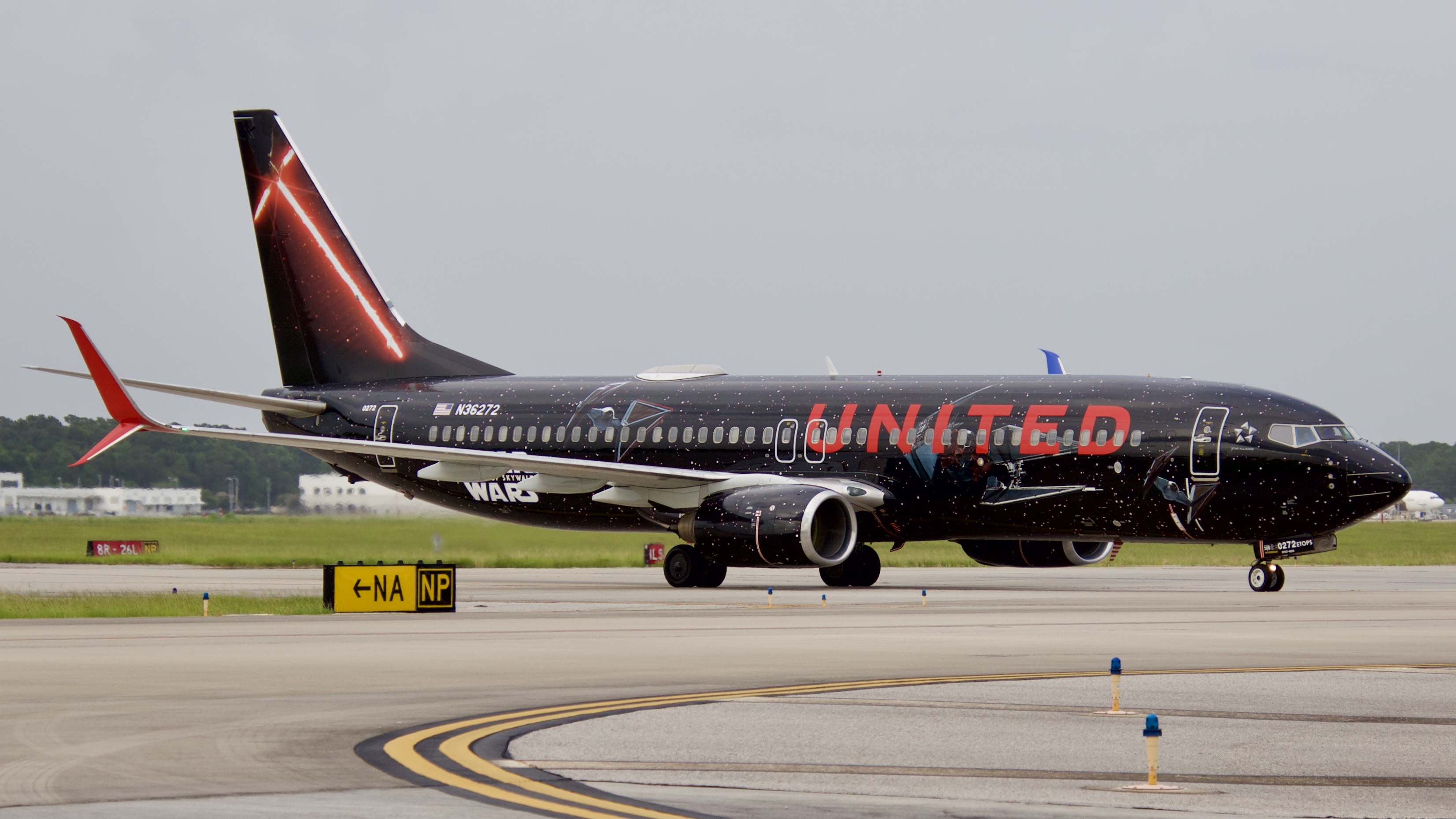 Full size: United Airlines Boeing 737-800 N36272 at Houston-George Bush Intercontinental Airport