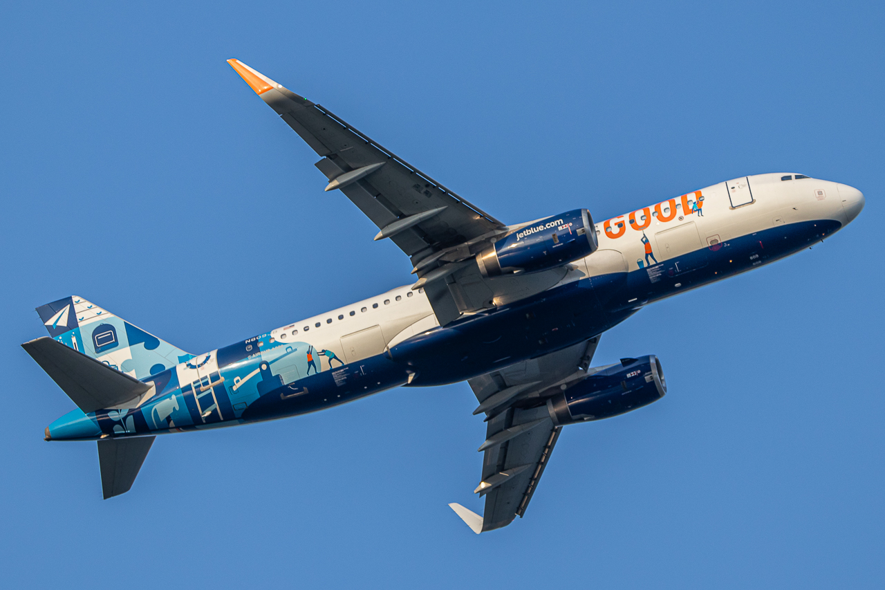 Full size: JetBlue Airways Airbus A320 N809JB at Ronald Reagan National Airport