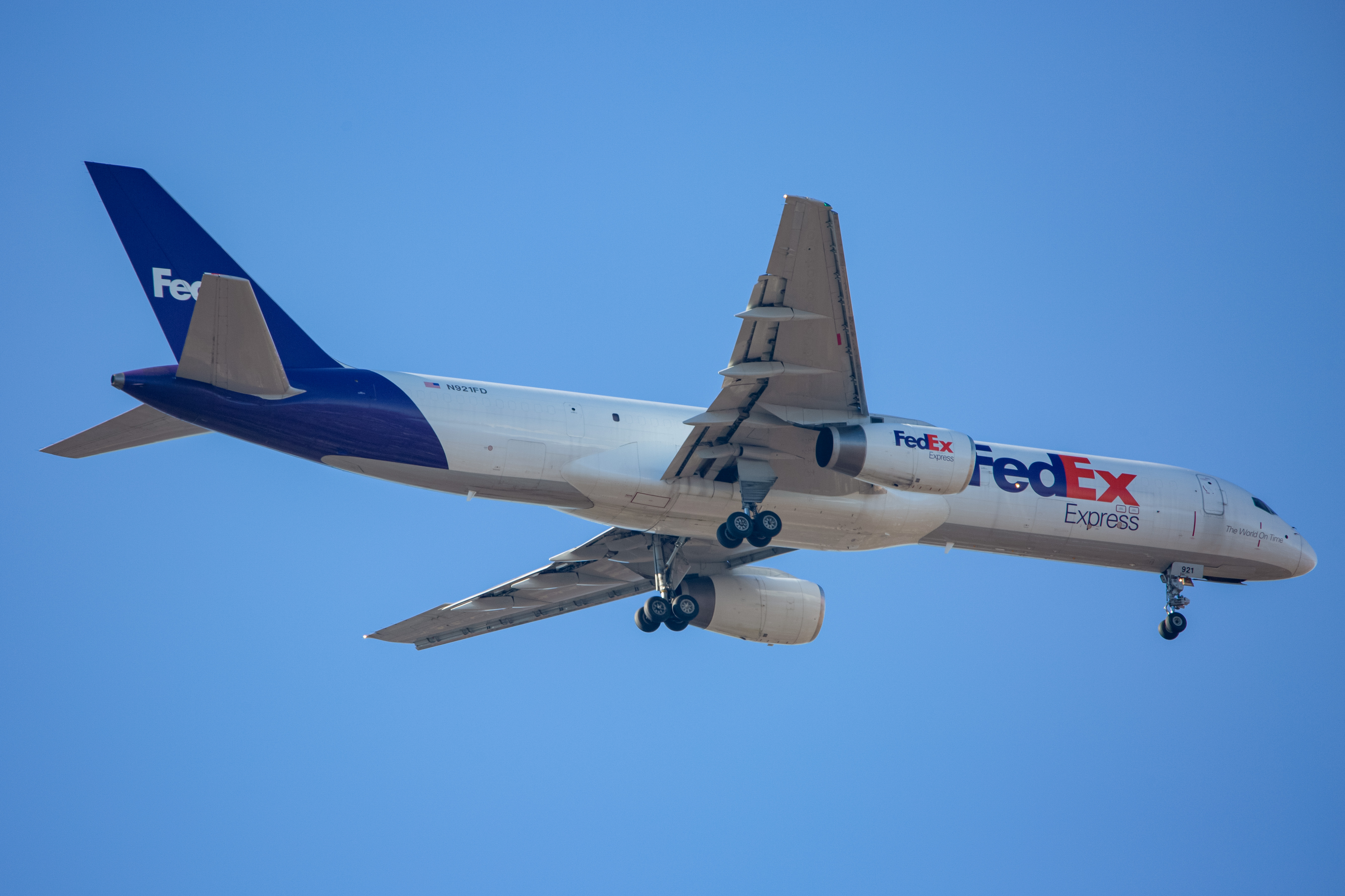 Full size: FedEx Boeing 757-200 N921FD at Baltimore/Washington International Thurgood Marshall Airport