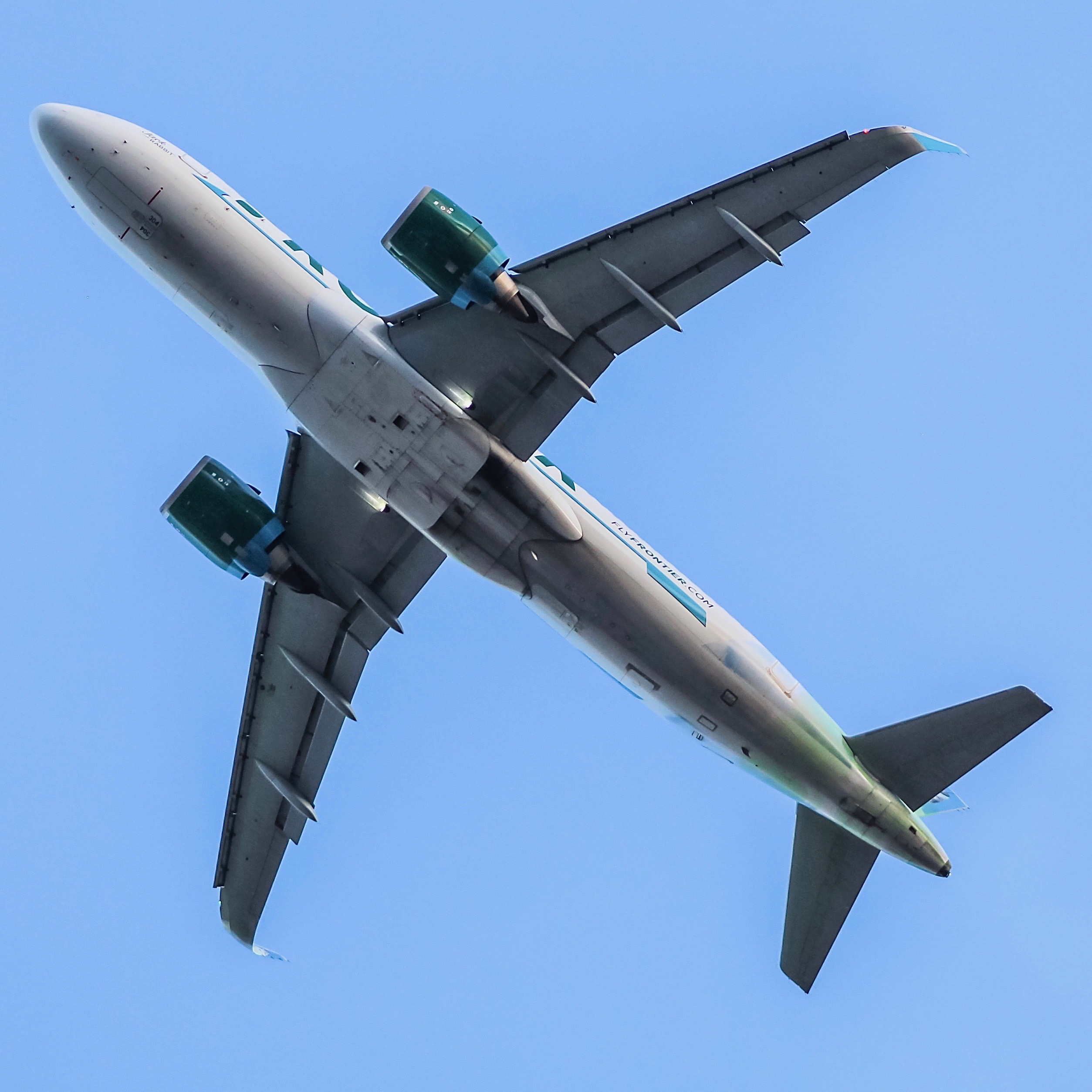 Full size: Frontier Airlines Airbus A320NEO N304FR at General Mitchell International Airport