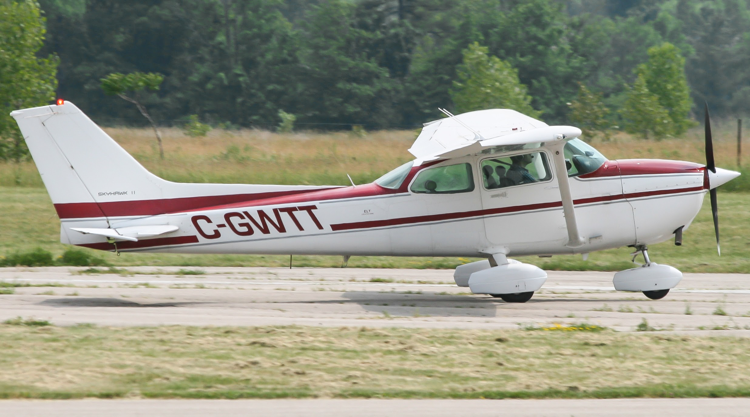 Full size: Pr Cessna 172 C-GWTT at 