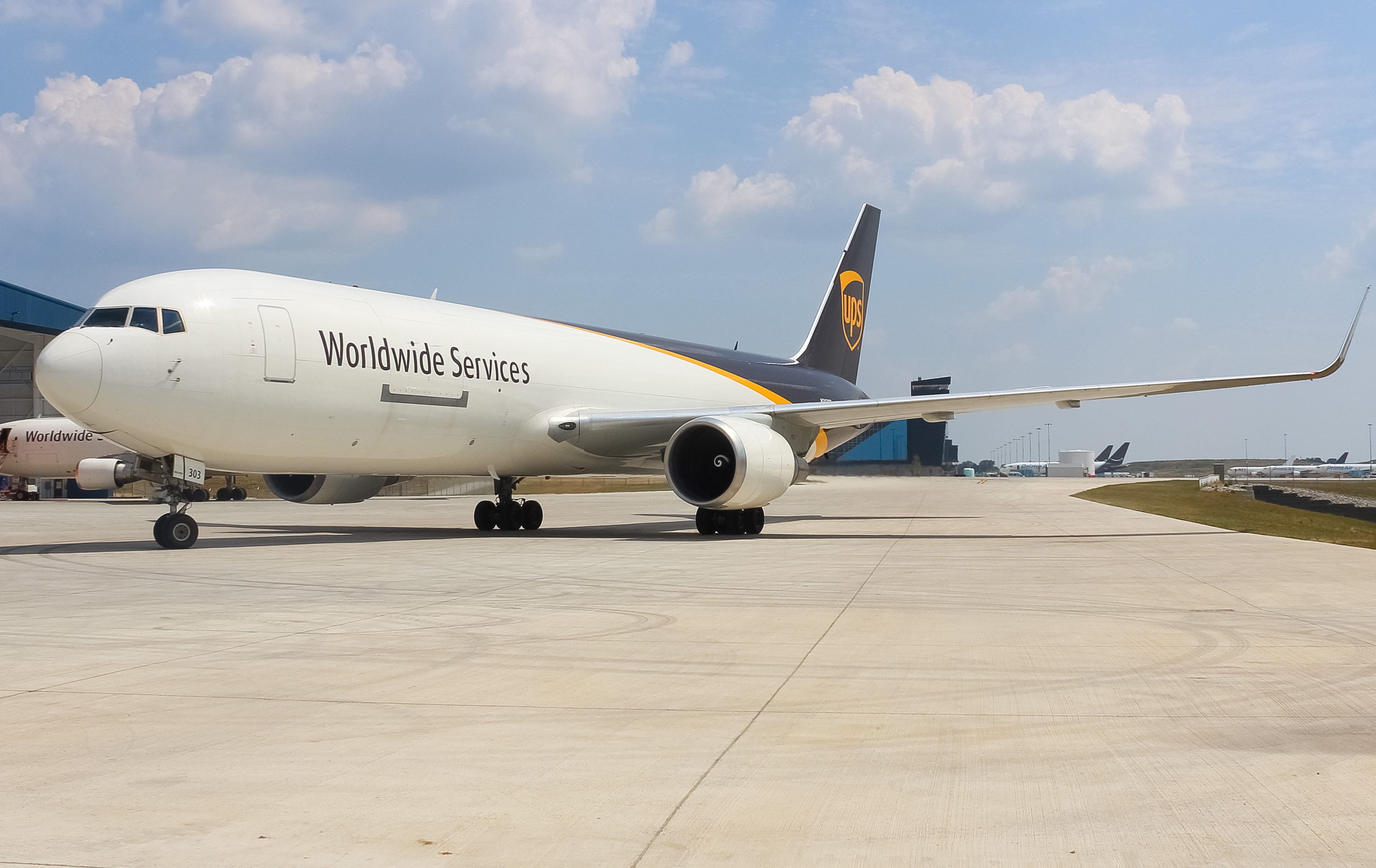 Full size: United Parcel Service Boeing 767-300F N303UP at Cincinnati/Northern Kentucky International Airport