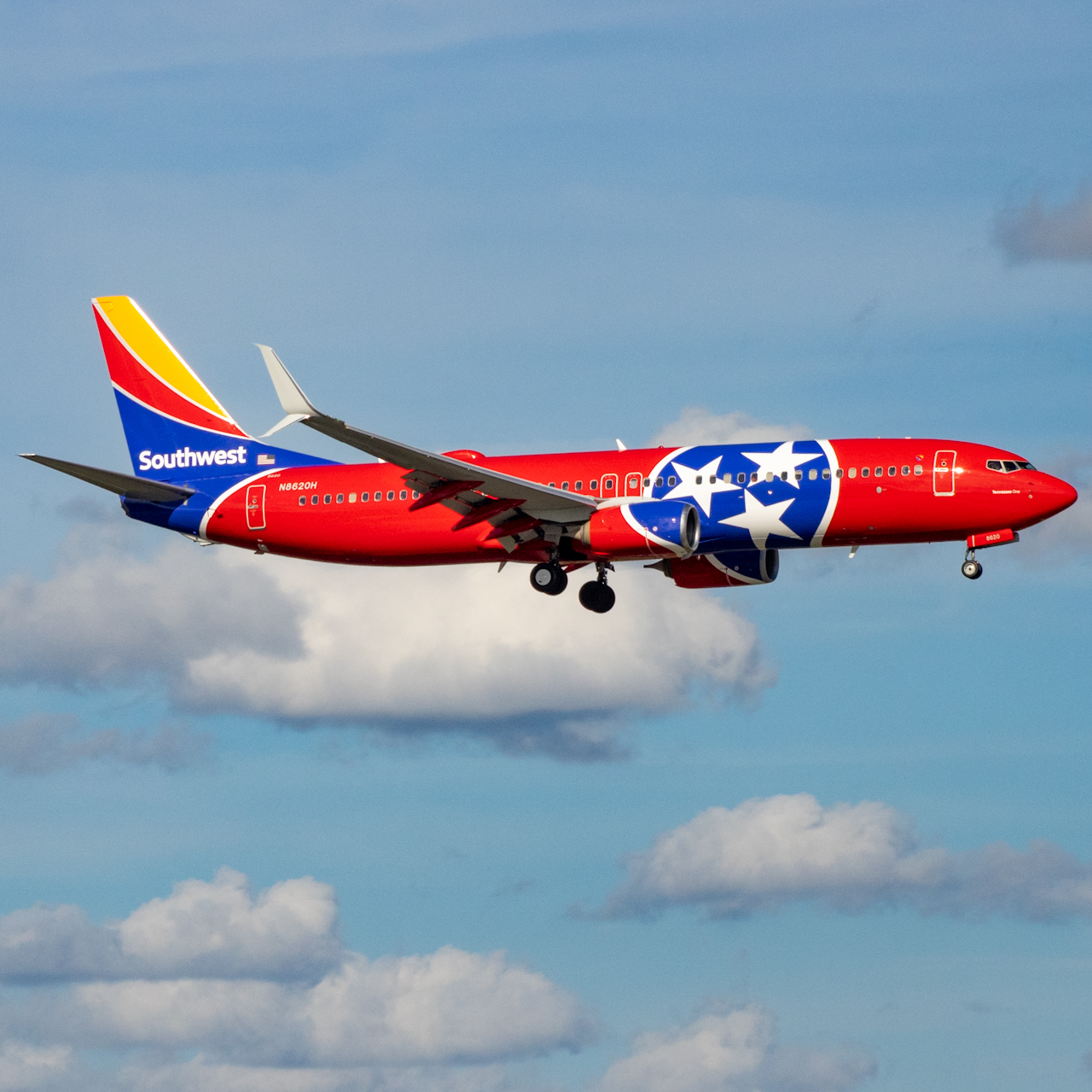 Full size: Southwest Airlines Boeing 737-800 N8620H at Orlando International Airport