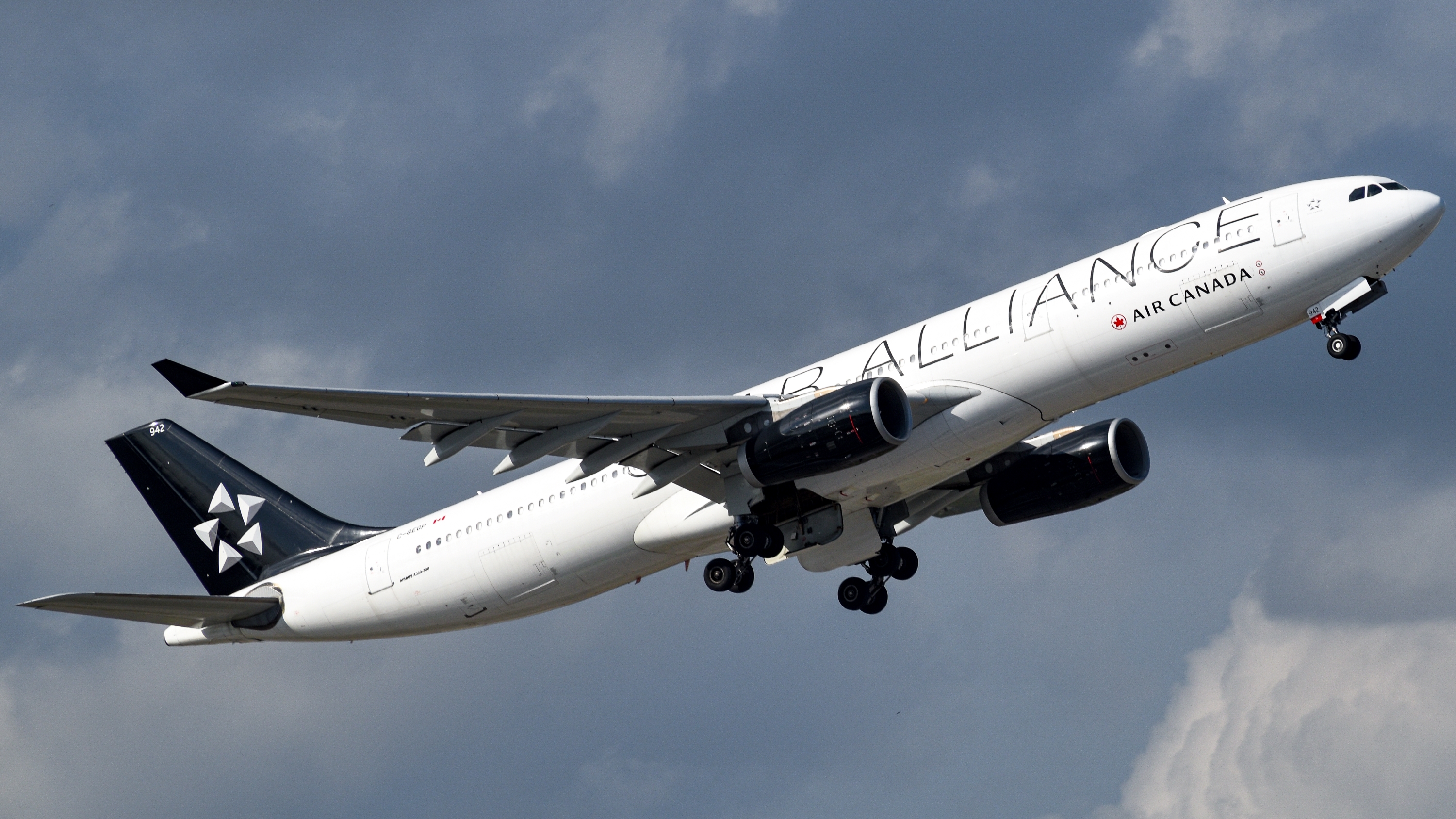 Full size: Air Canada Airbus A330-300 C-GEGP at Fort Lauderdale/Hollywood International Airport