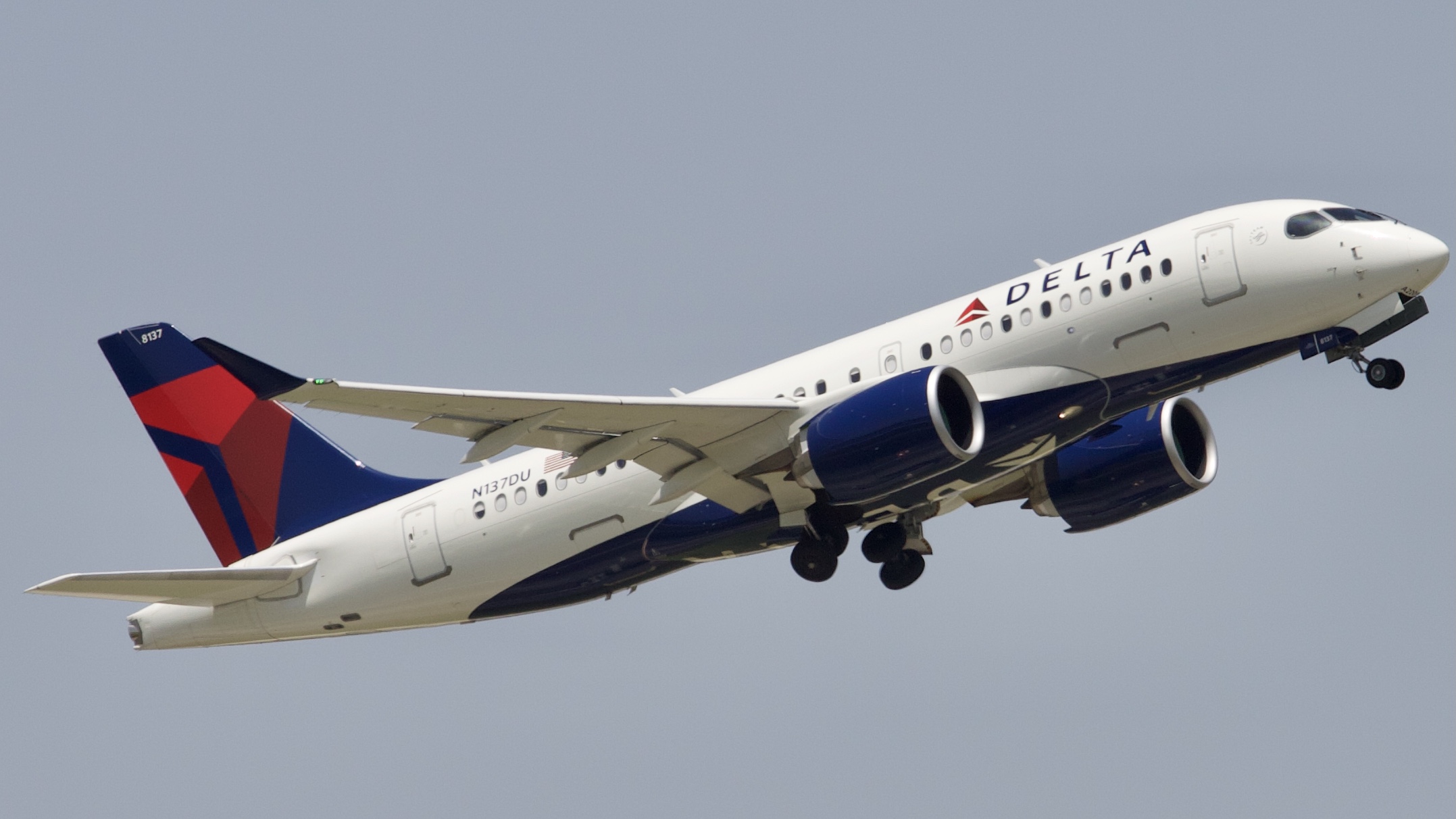 Full size: Delta Airlines Airbus A220-100 N137DU at Houston-George Bush Intercontinental Airport