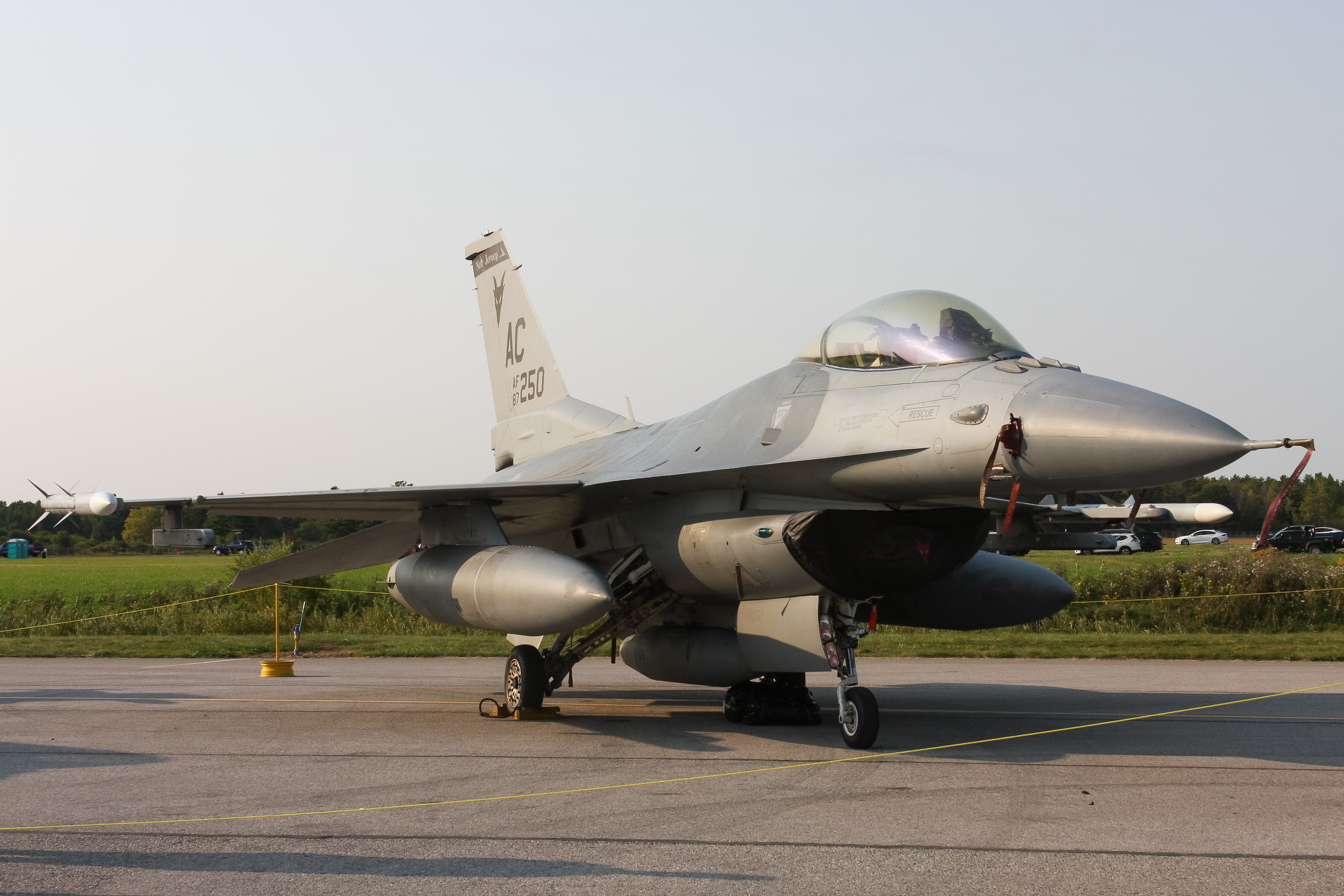 Full size: USAF - United States Air Force General Dynamics F-16 Fighting Falcon 87-0250 at London International Airport