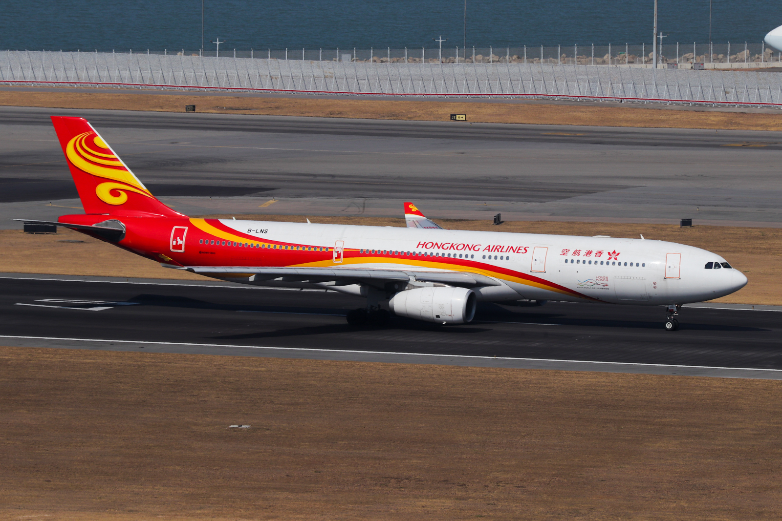 Full size: Hong Kong Airline Airbus A330-300 B-LNS at Hong Kong International Airport