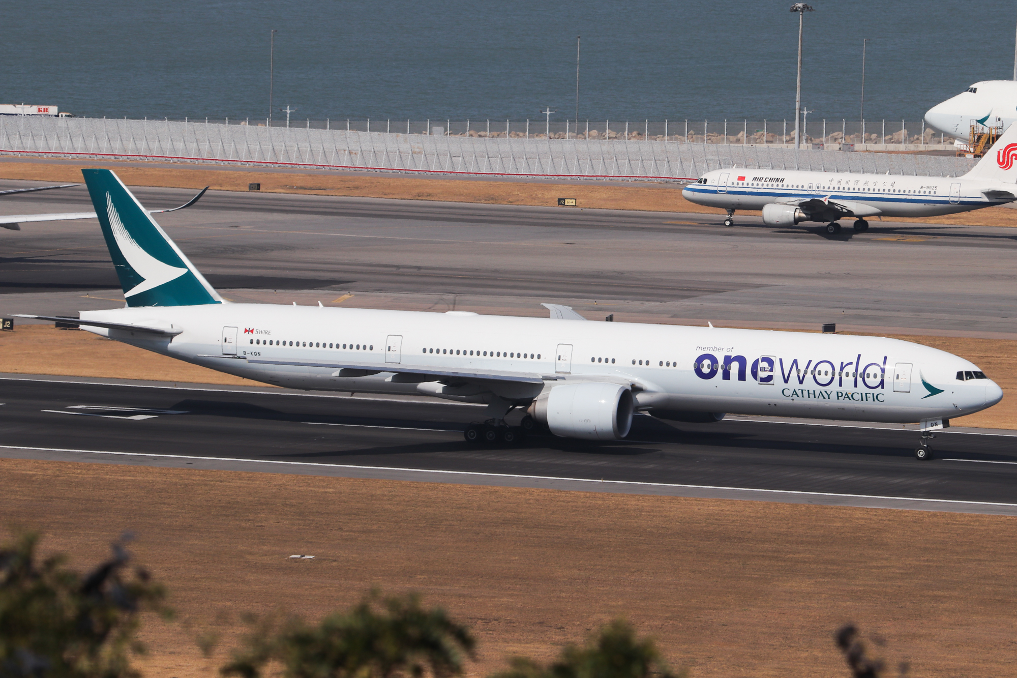 Full size: Cathay Pacific Boeing 777-300ER B-KQN at Hong Kong International Airport
