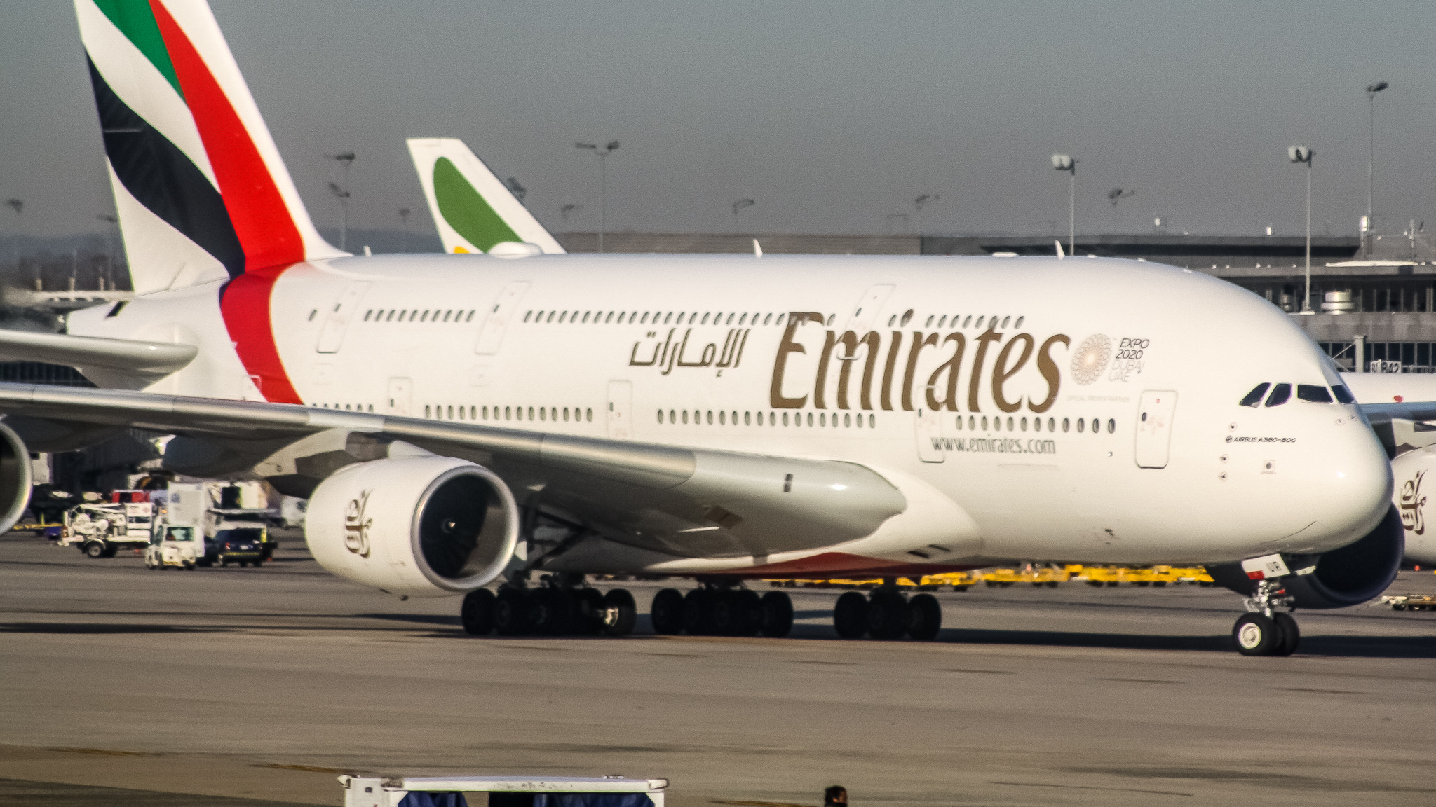 Full size: Emirates Airbus A380-800 A6-EUR at Washington Dulles International Airport