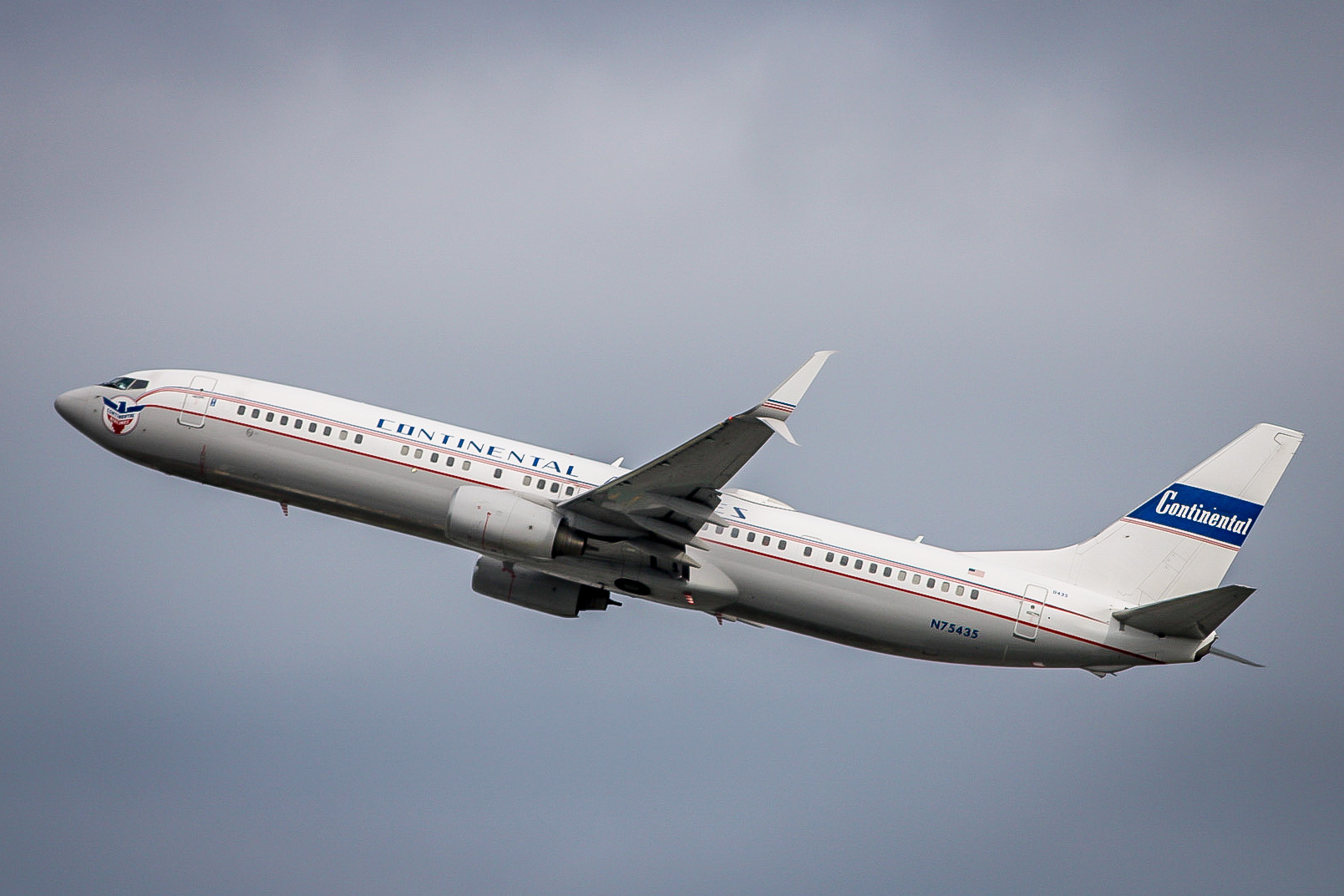 Full size: United Airlines Boeing 737-900ER N75435 at San Francisco International Airport