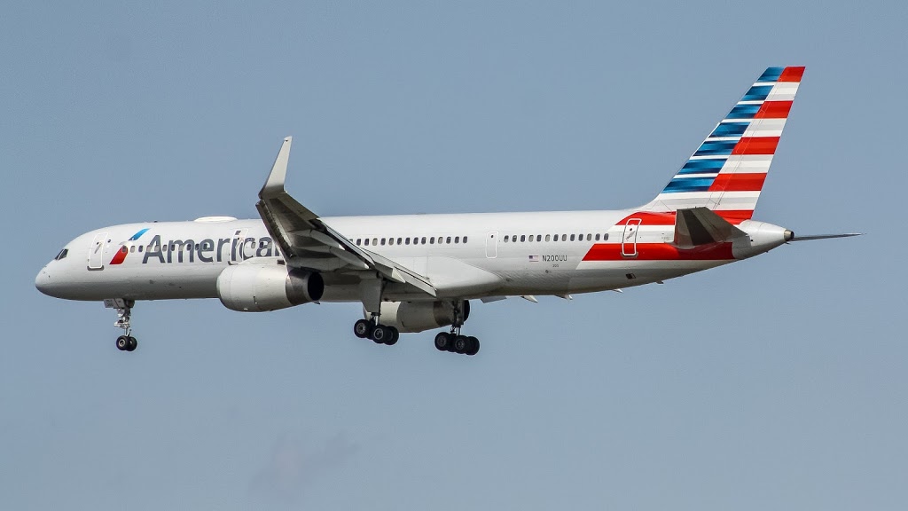 Full size: American Airlines Boeing 757-200 N200UU at Ronald Reagan National Airport