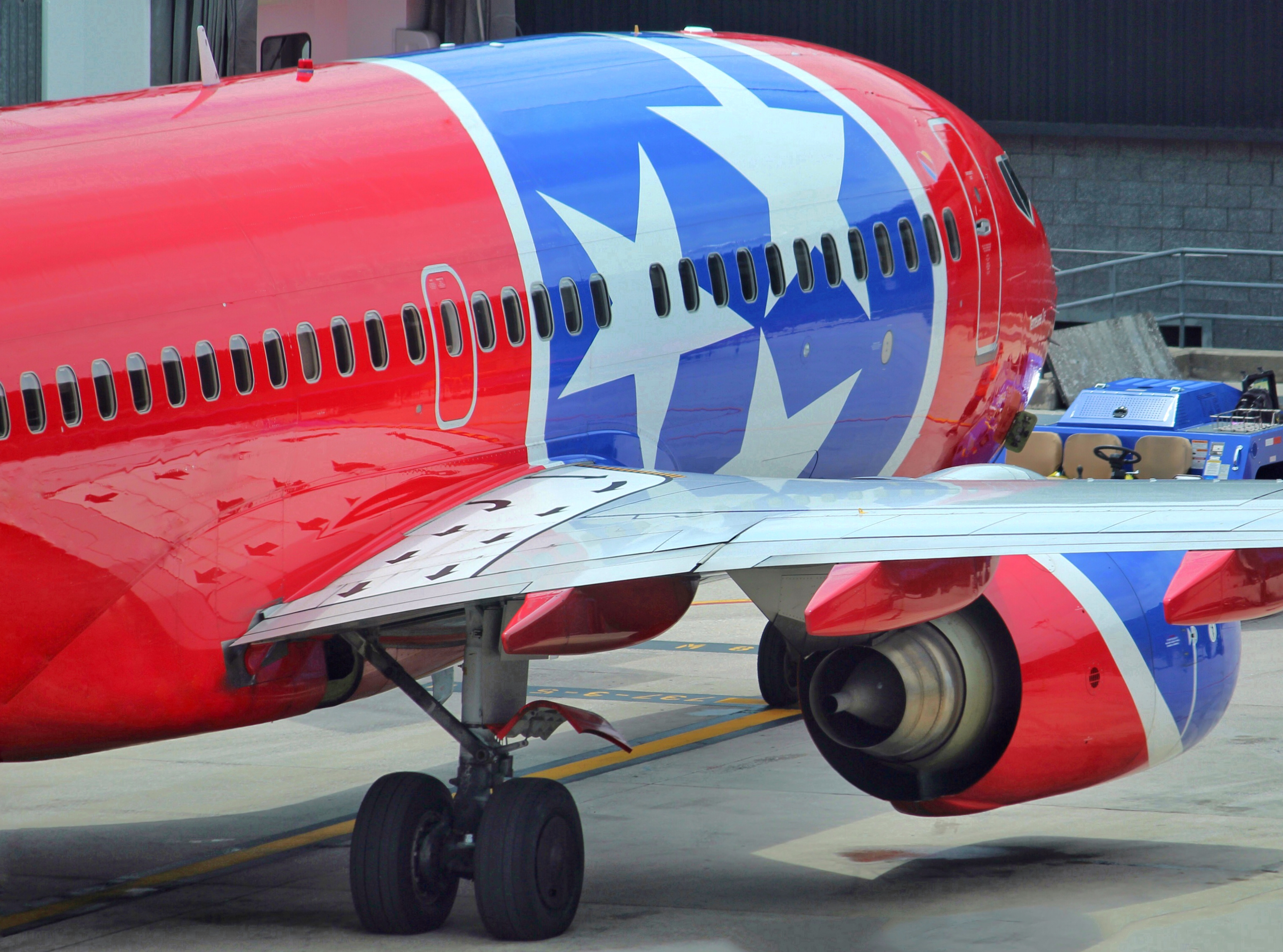 Full size: Southwest Boeing 737-700 N922WN at Baltimore/Washington International Thurgood Marshall Airport