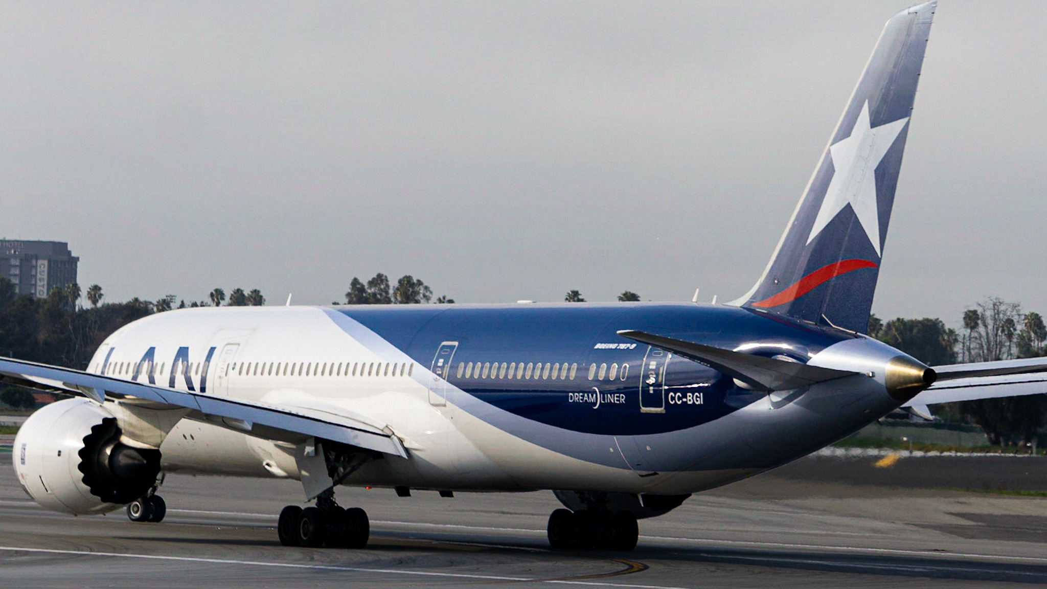 Full size: LATAM Boeing 787-9 CC-BGI at Los Angeles International Airport