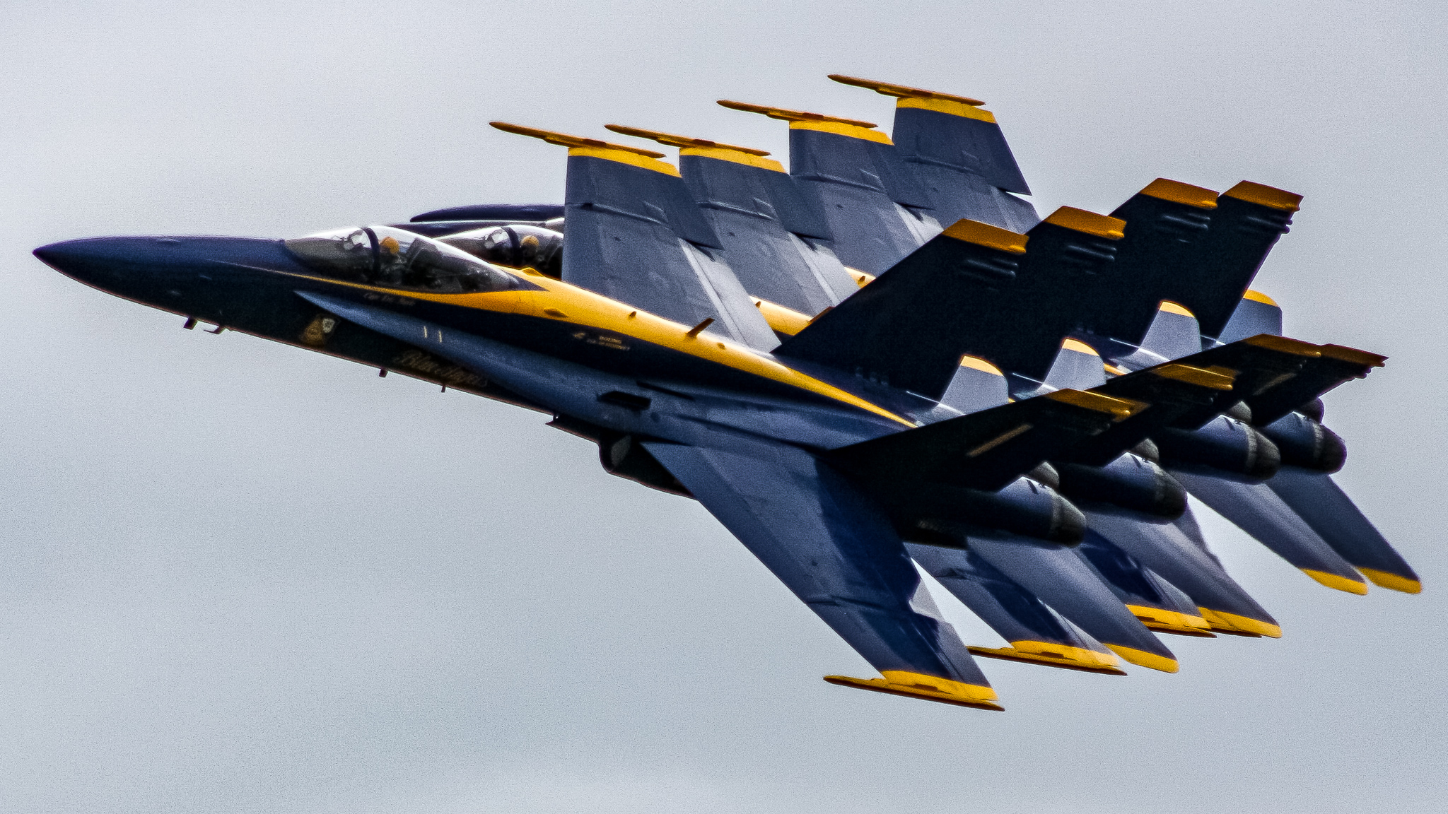 Full size: Blue Angels Jets Flight Pattern at Joint Base Andrews