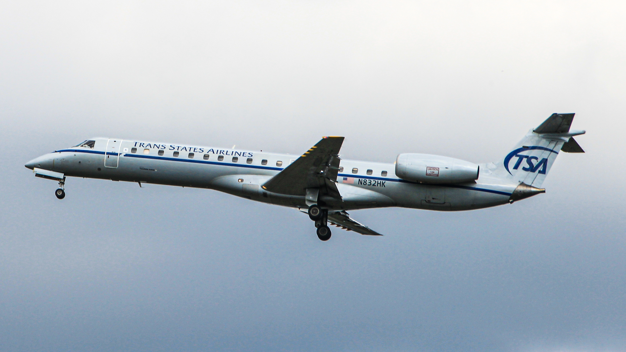 Full size: Trans States Airlines Embraer E145 N832HK at Washington Dulles International Airport